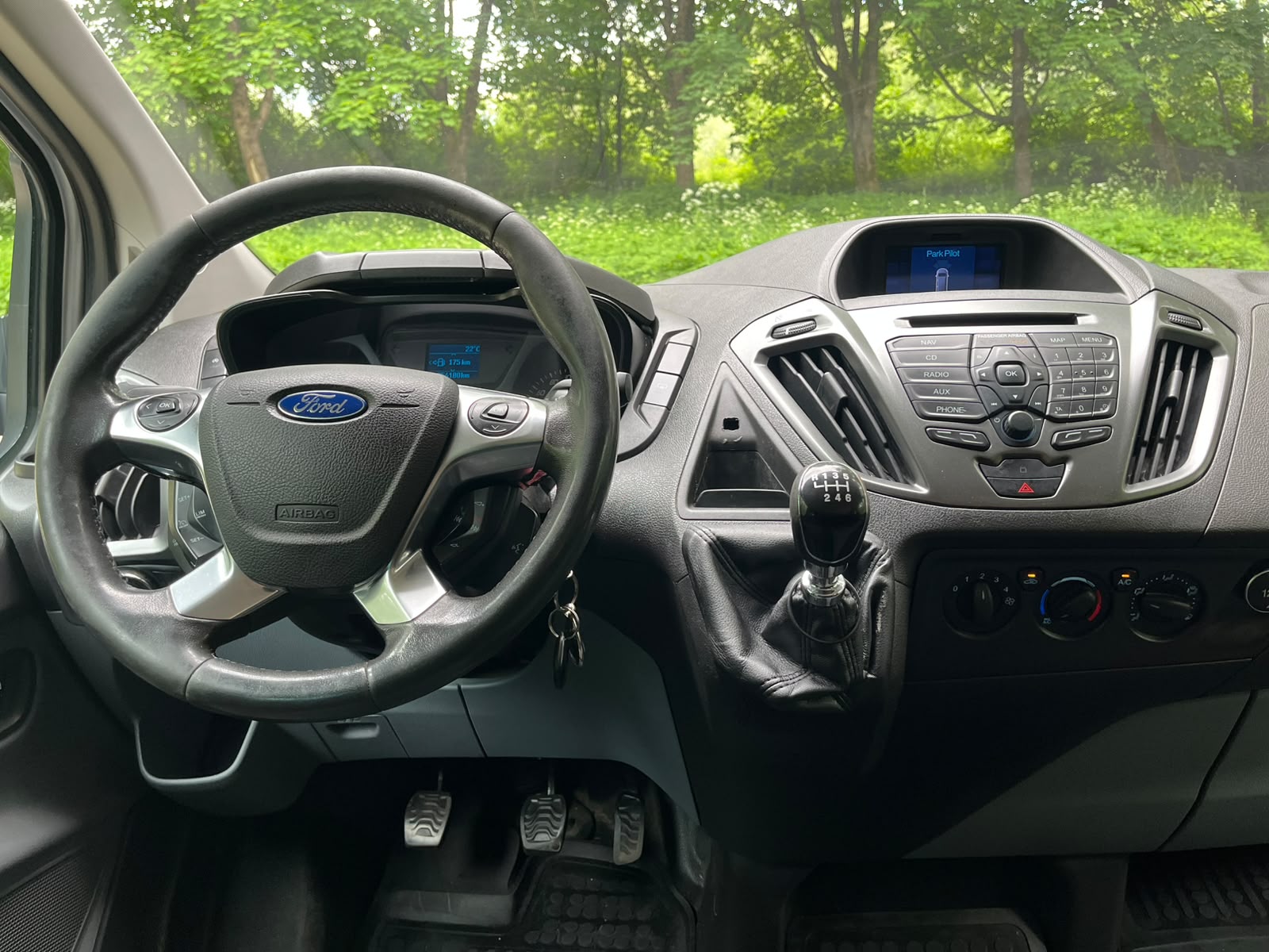 FORD TRANSIT CUSTOM 8-VIETAS