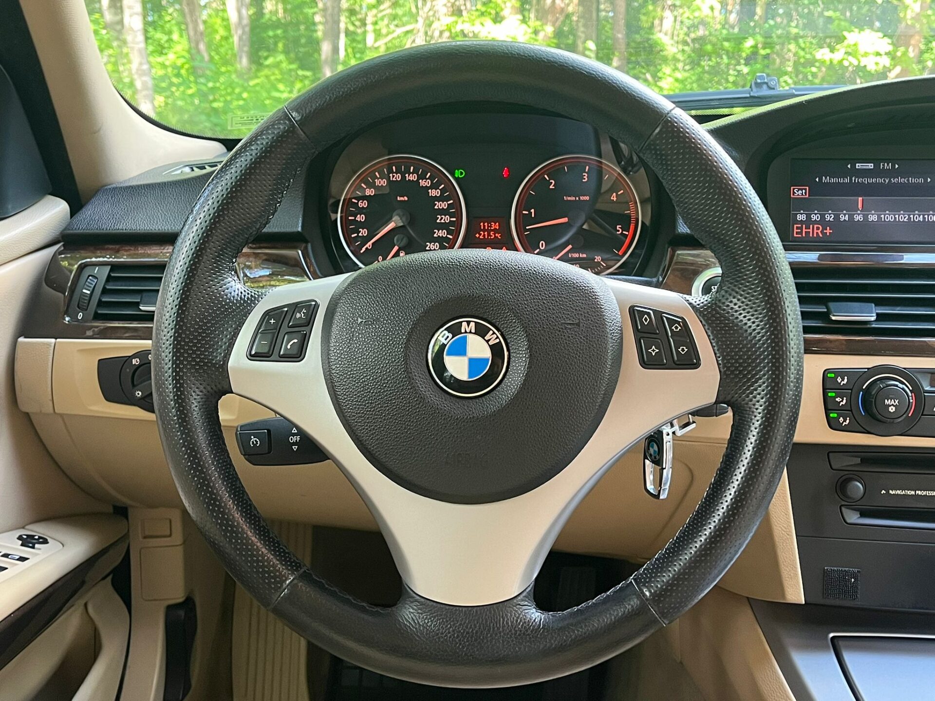 BMW 330 E90