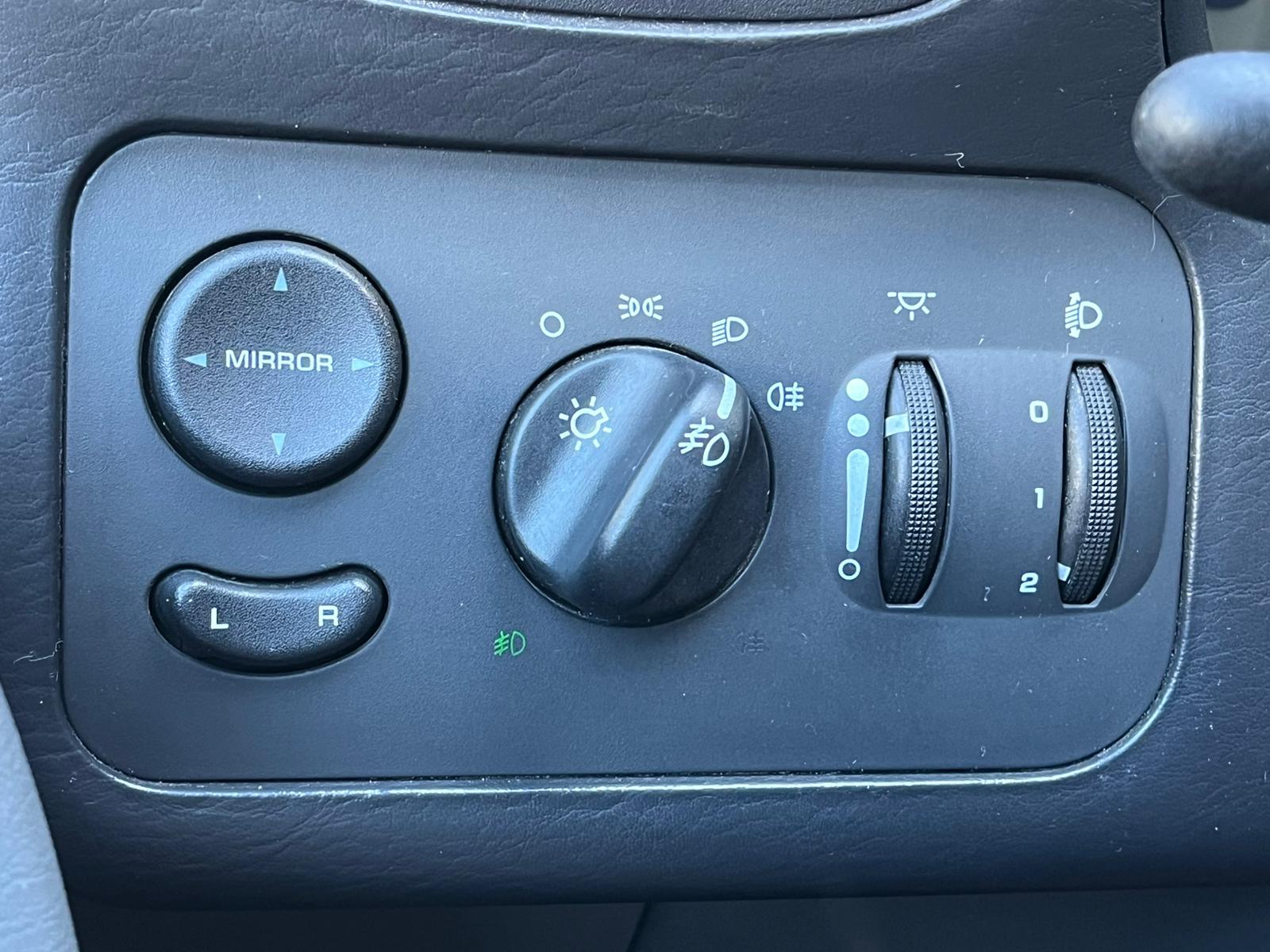 CHRYSLER VOYAGER 7-VIETAS