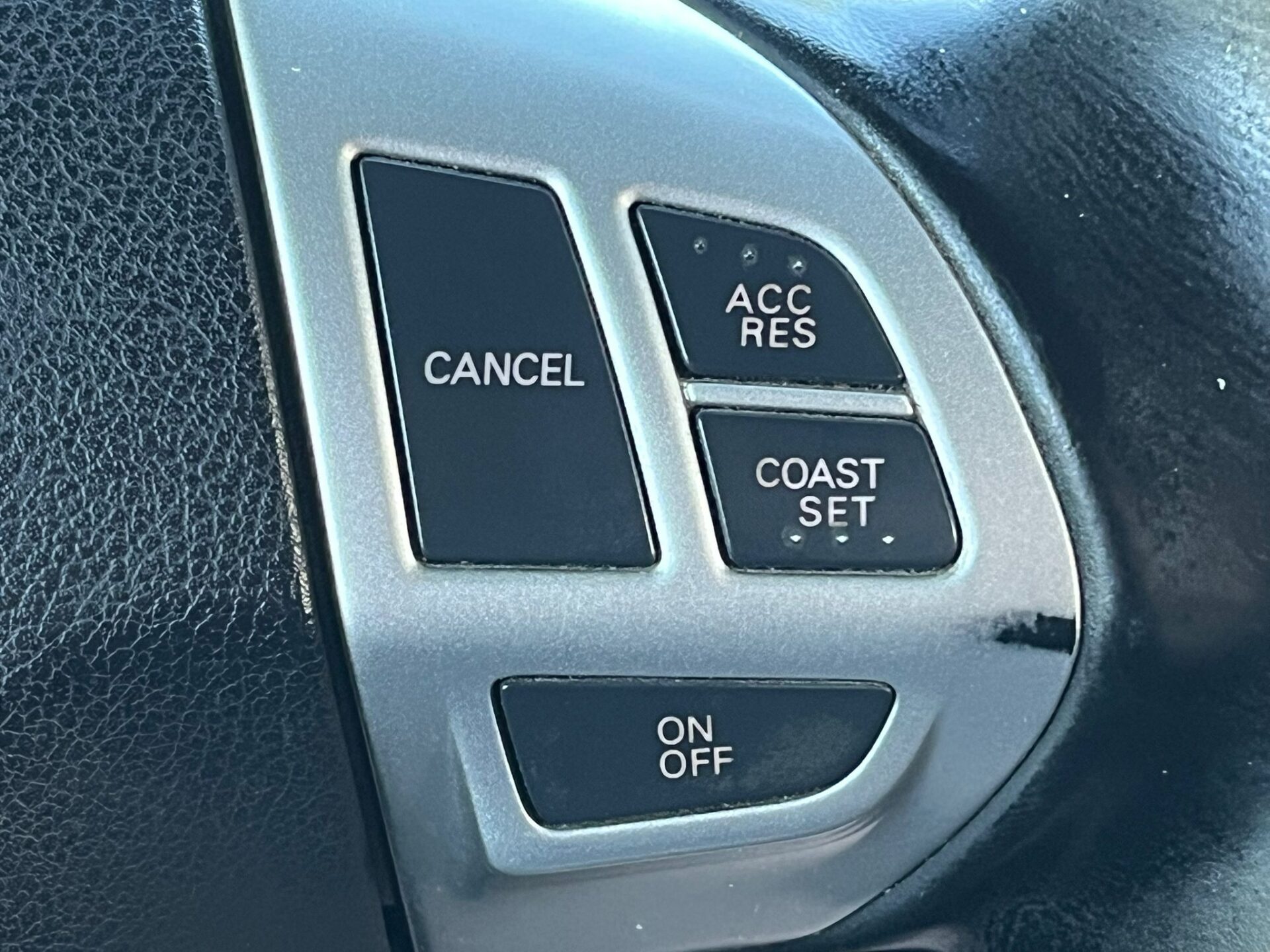 MITSUBISHI OUTLANDER 7-VIETAS