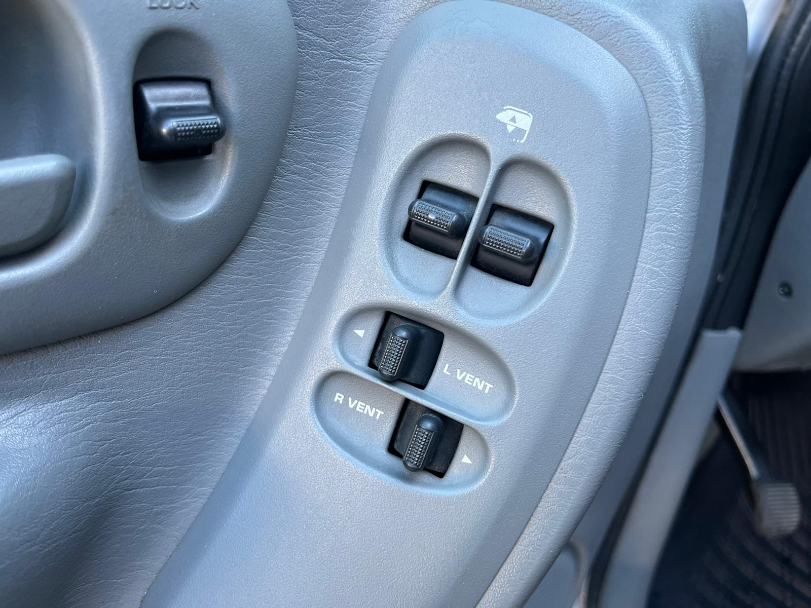 CHRYSLER VOYAGER 7-VIETAS