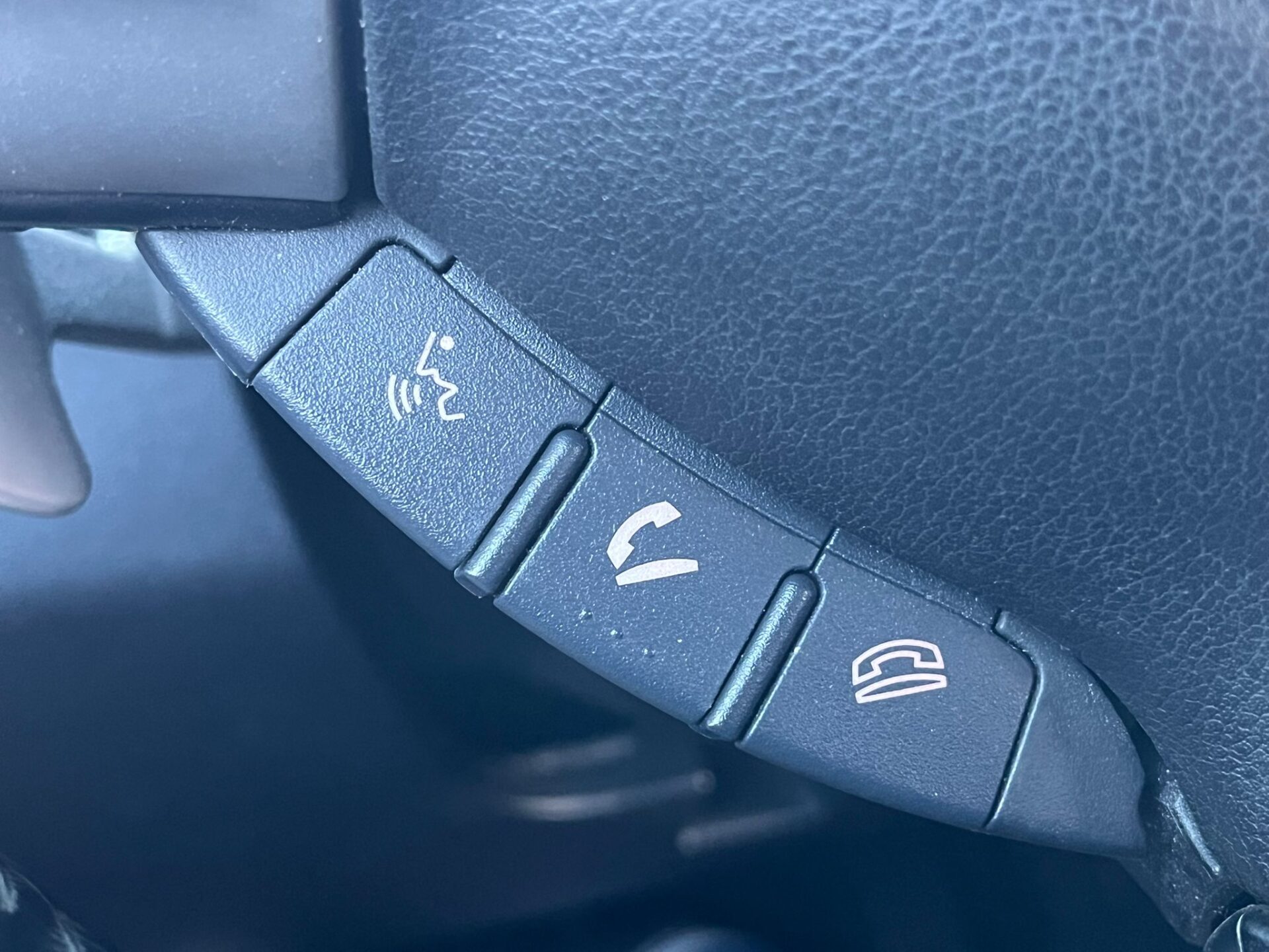 MITSUBISHI OUTLANDER 7-VIETAS