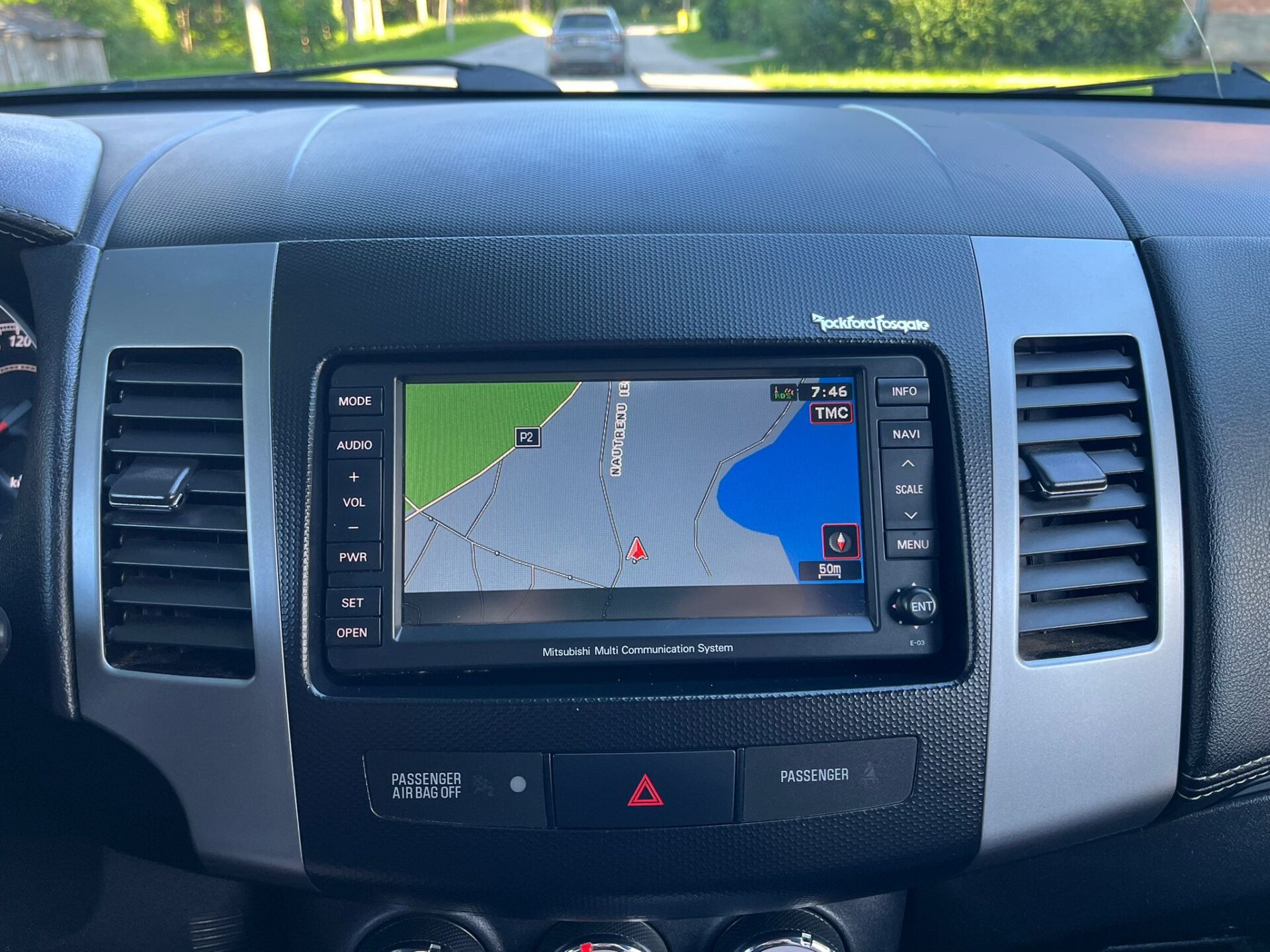 MITSUBISHI OUTLANDER 7-VIETAS