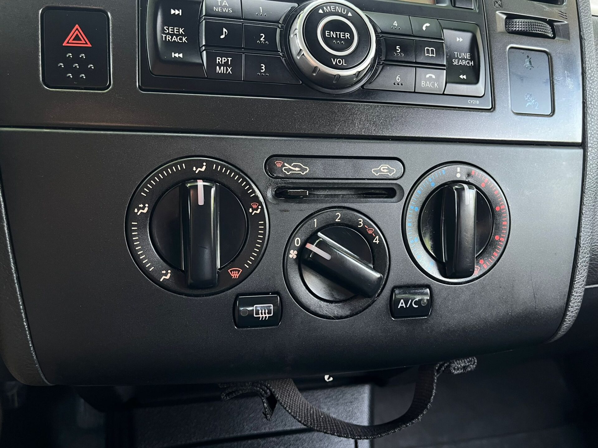 NISSAN TIIDA