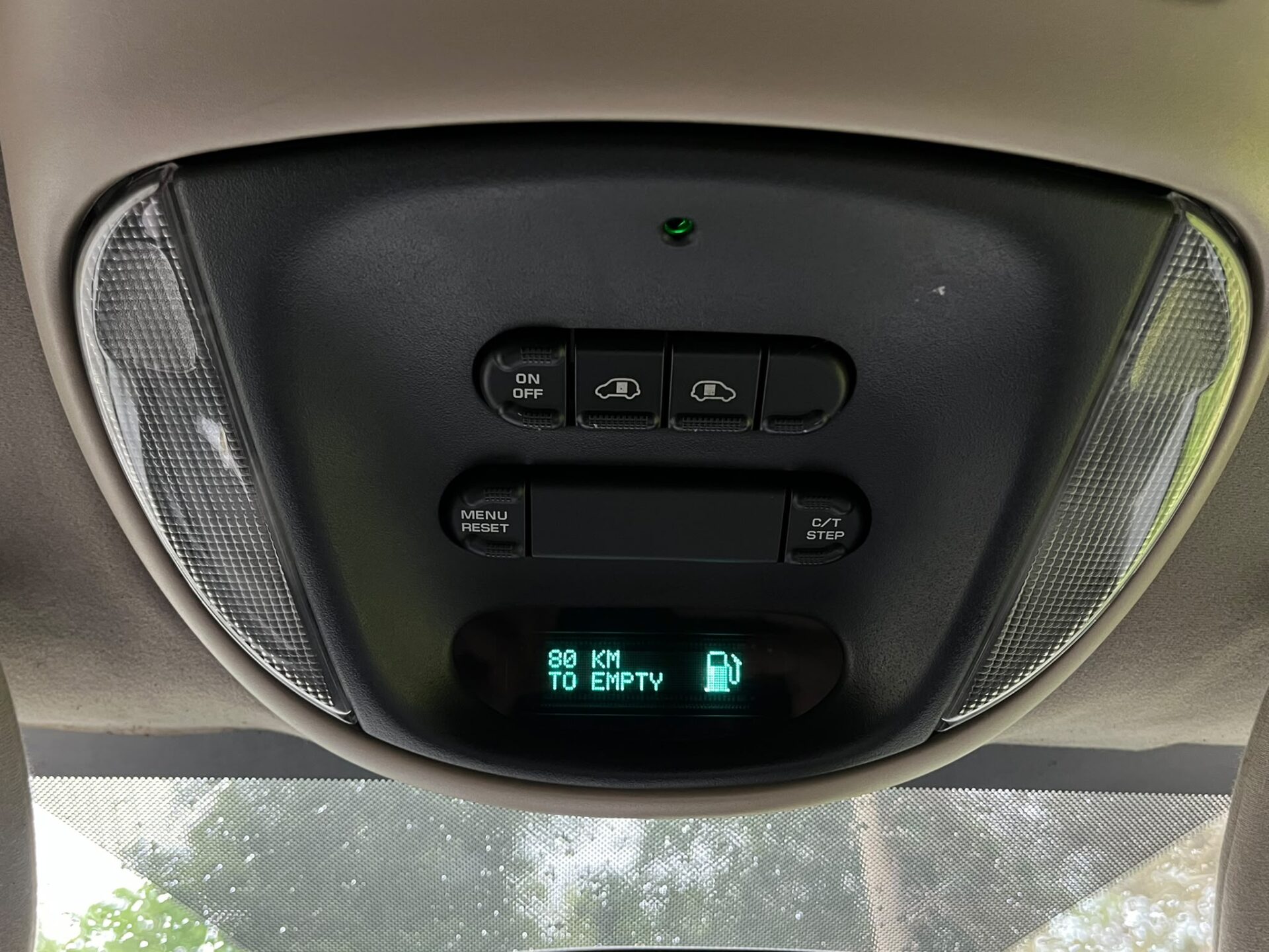 CHRYSLER VOYAGER 7-VIETAS LIMITED EDITION