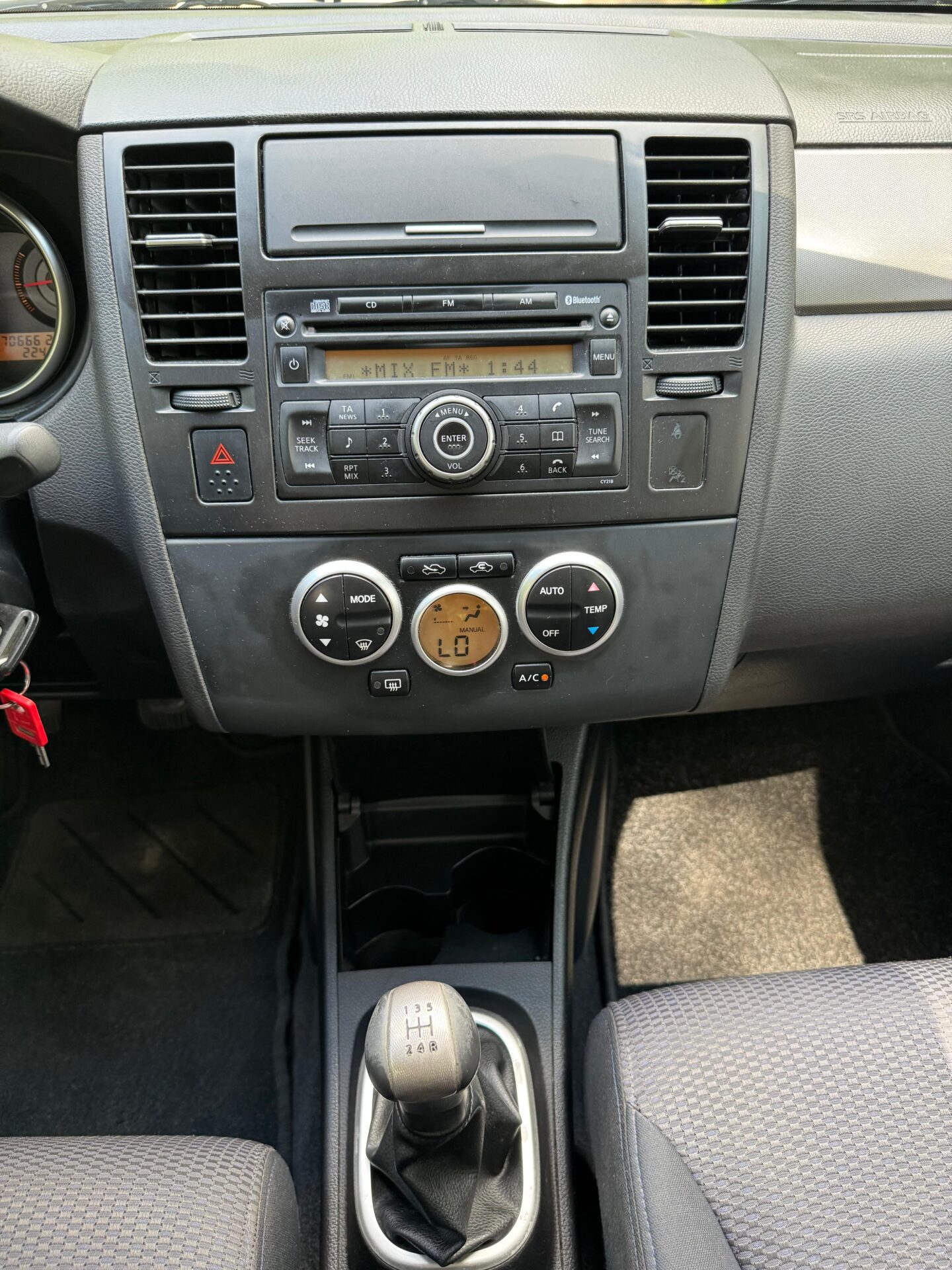 NISSAN TIIDA