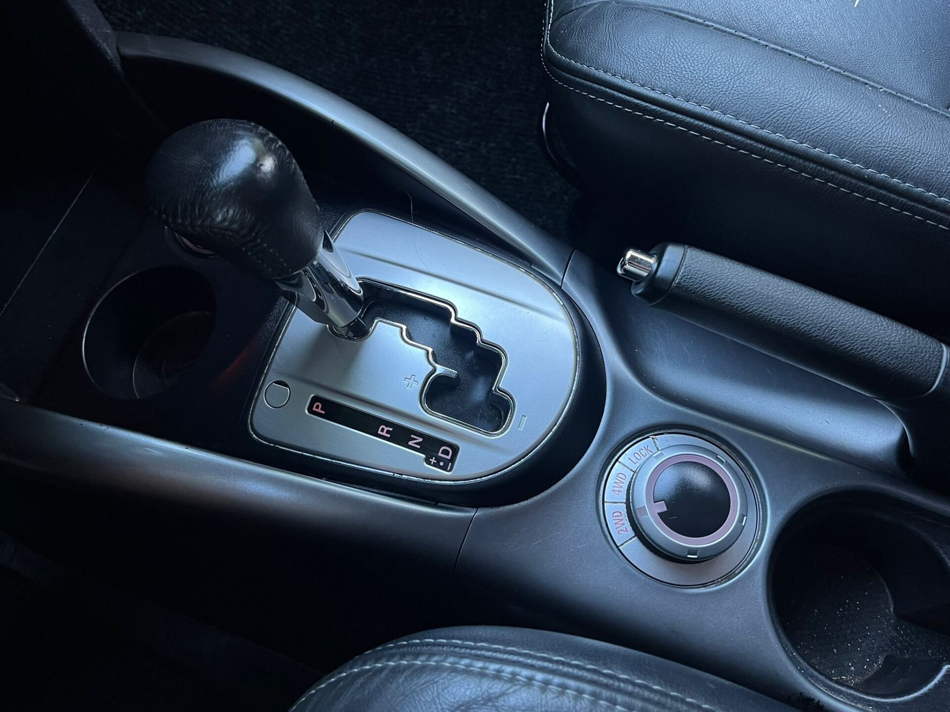 MITSUBISHI OUTLANDER 7-VIETAS