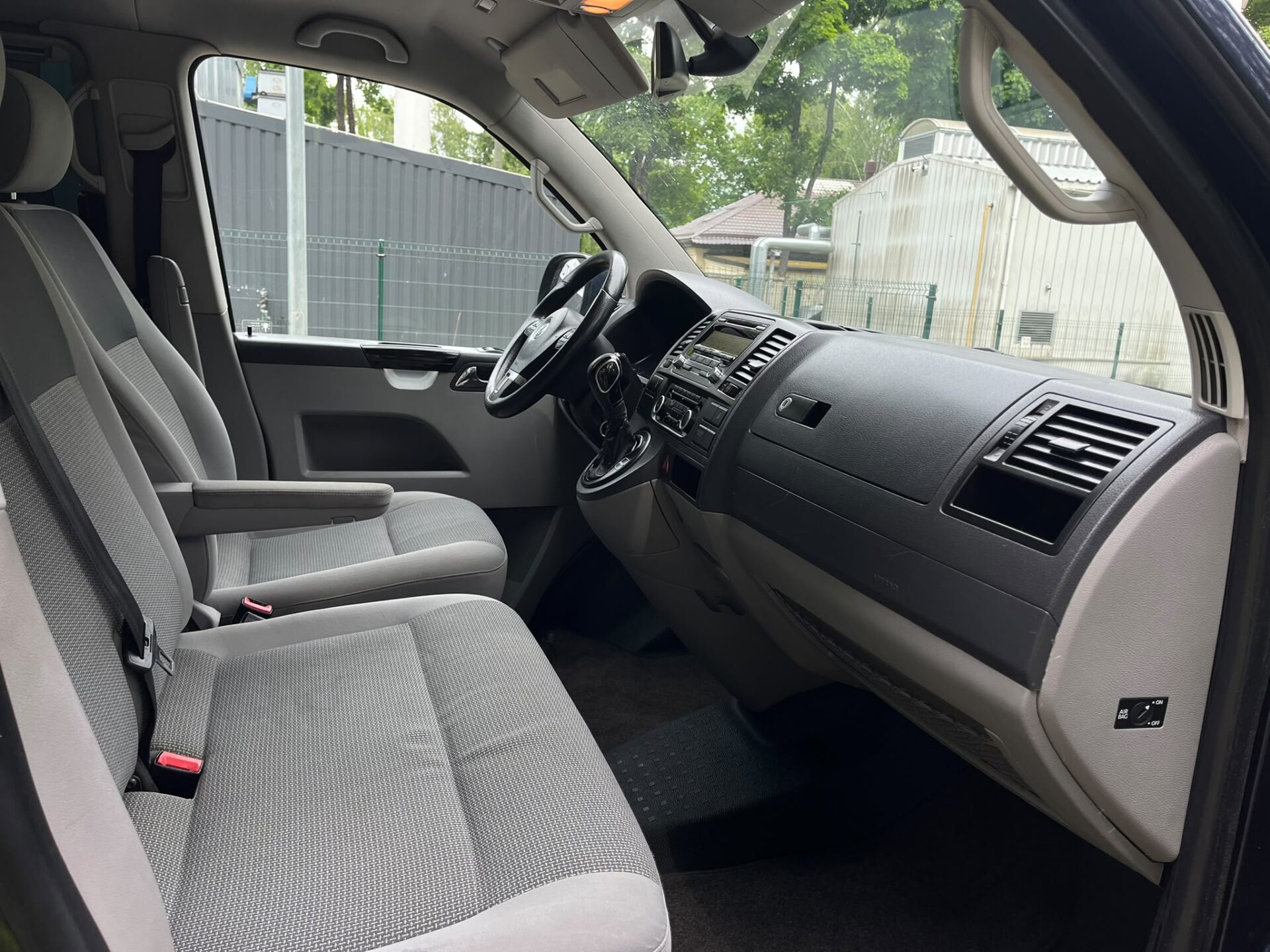 VW CARAVELLE 9-VIETAS