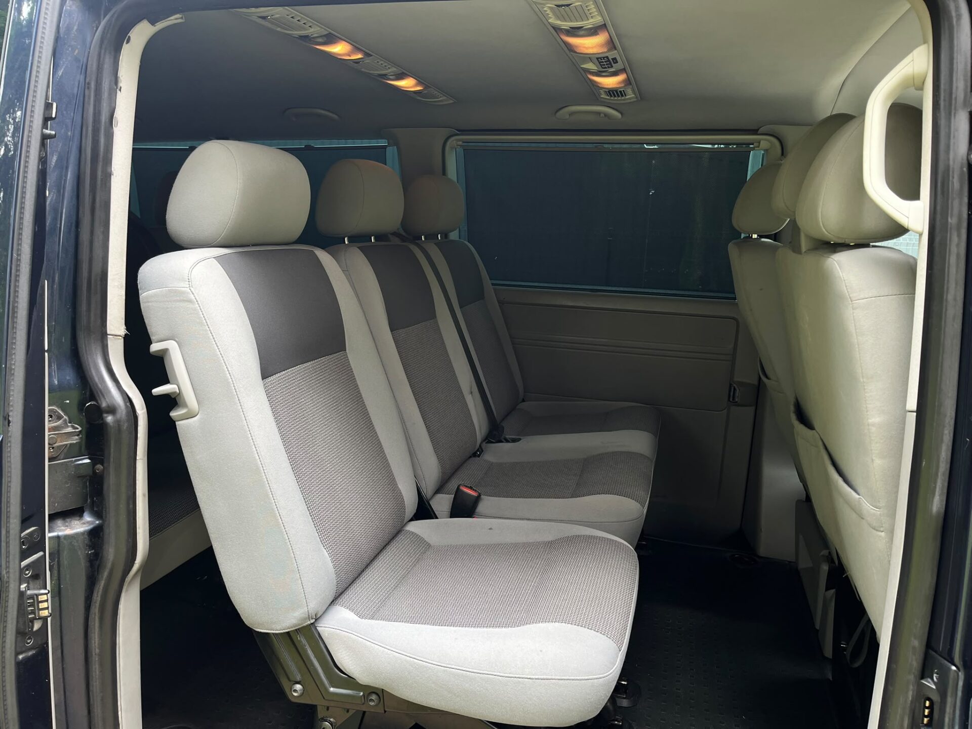 VW CARAVELLE 9-VIETAS