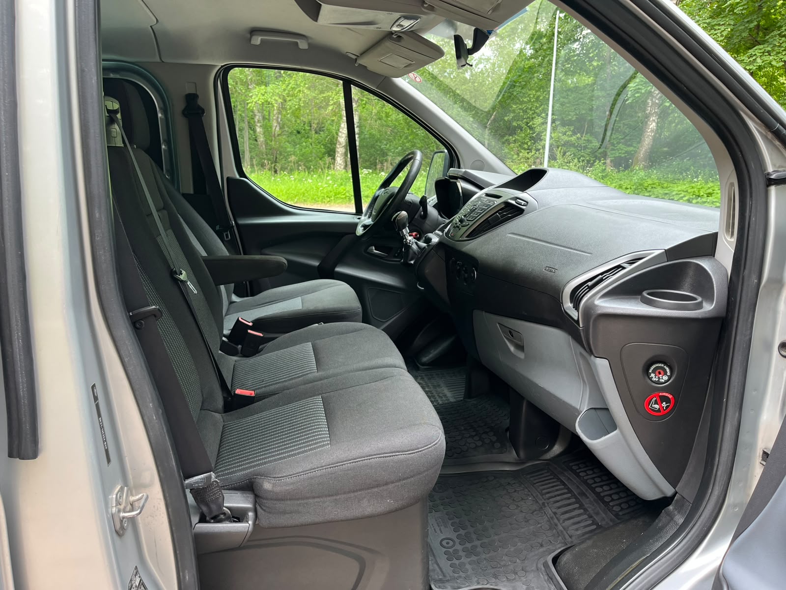 FORD TRANSIT CUSTOM 8-VIETAS