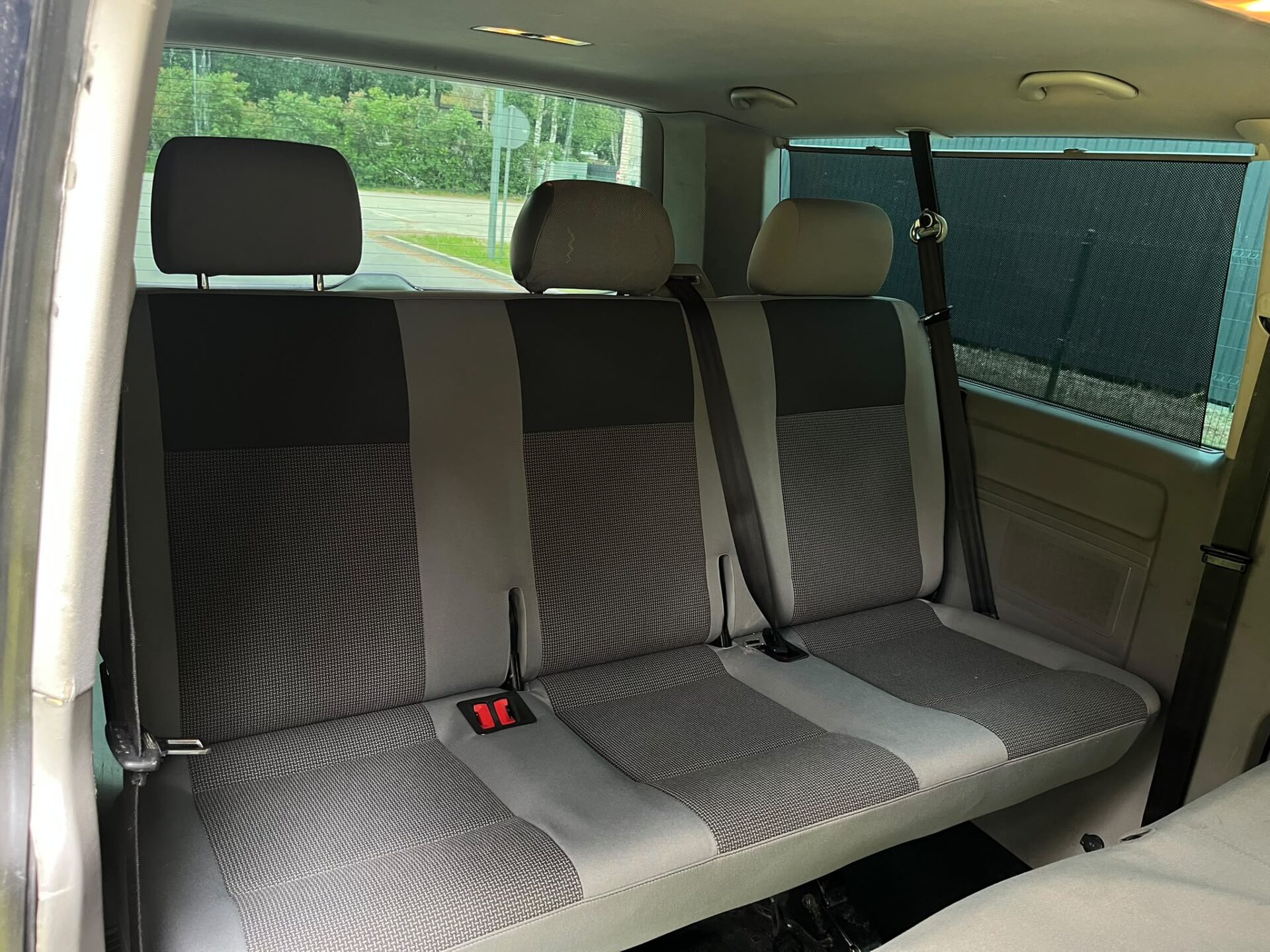 VW CARAVELLE 9-VIETAS