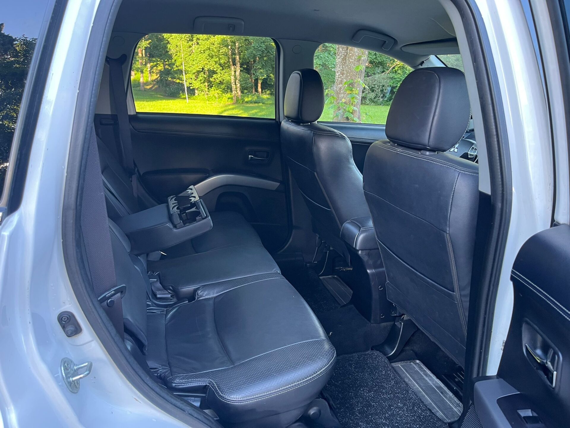 MITSUBISHI OUTLANDER 7-VIETAS