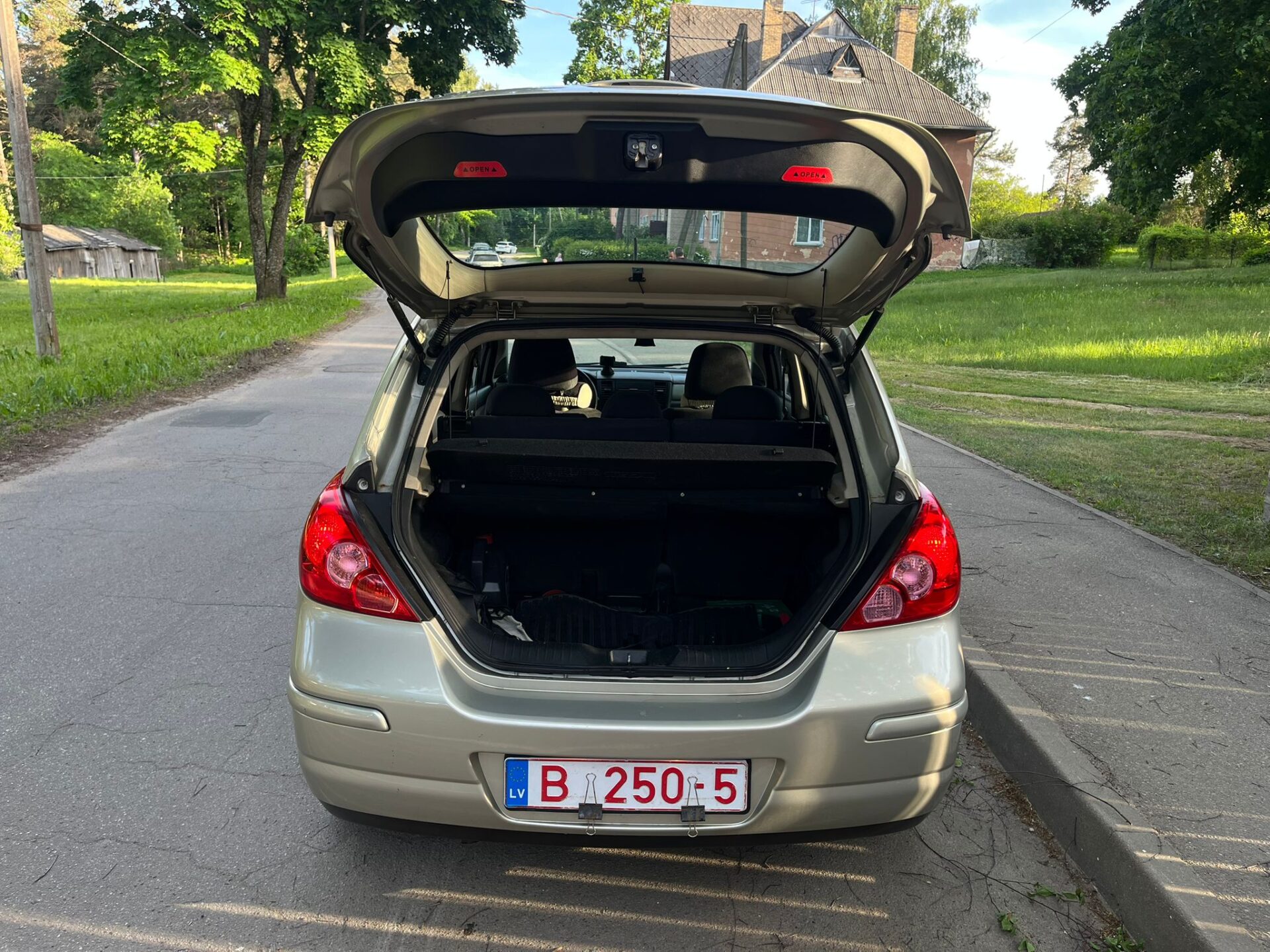 NISSAN TIIDA