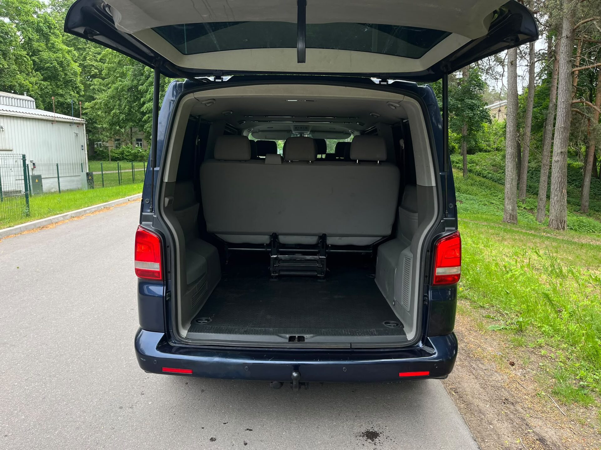 VW CARAVELLE 9-VIETAS