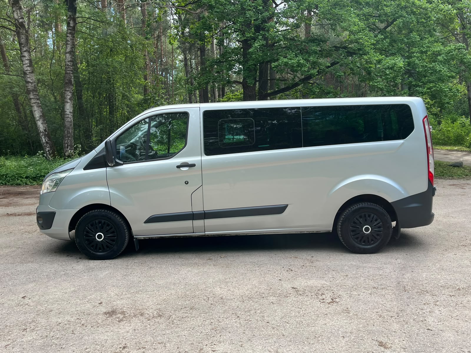 FORD TRANSIT CUSTOM 8-VIETAS