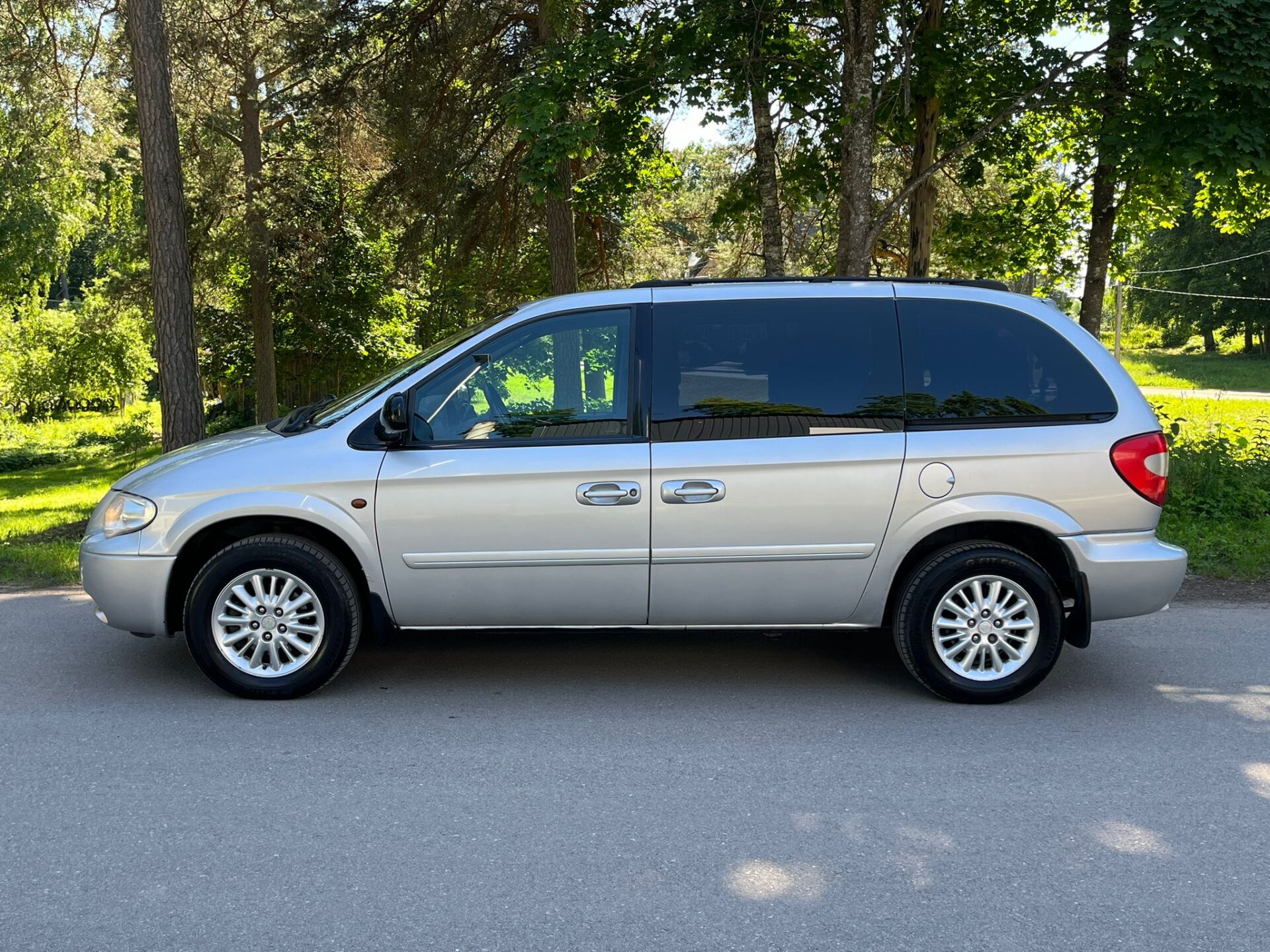CHRYSLER VOYAGER 7-VIETAS