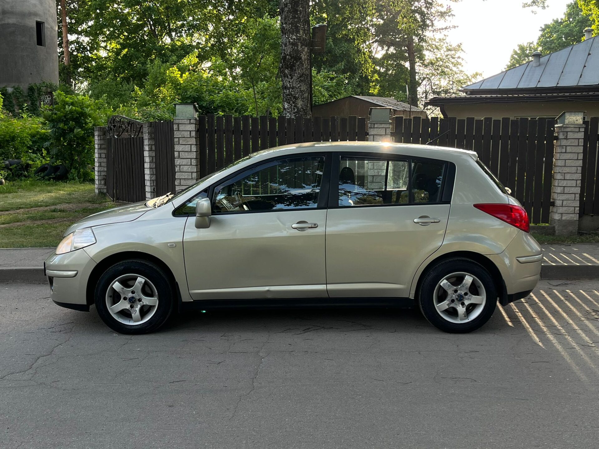 NISSAN TIIDA