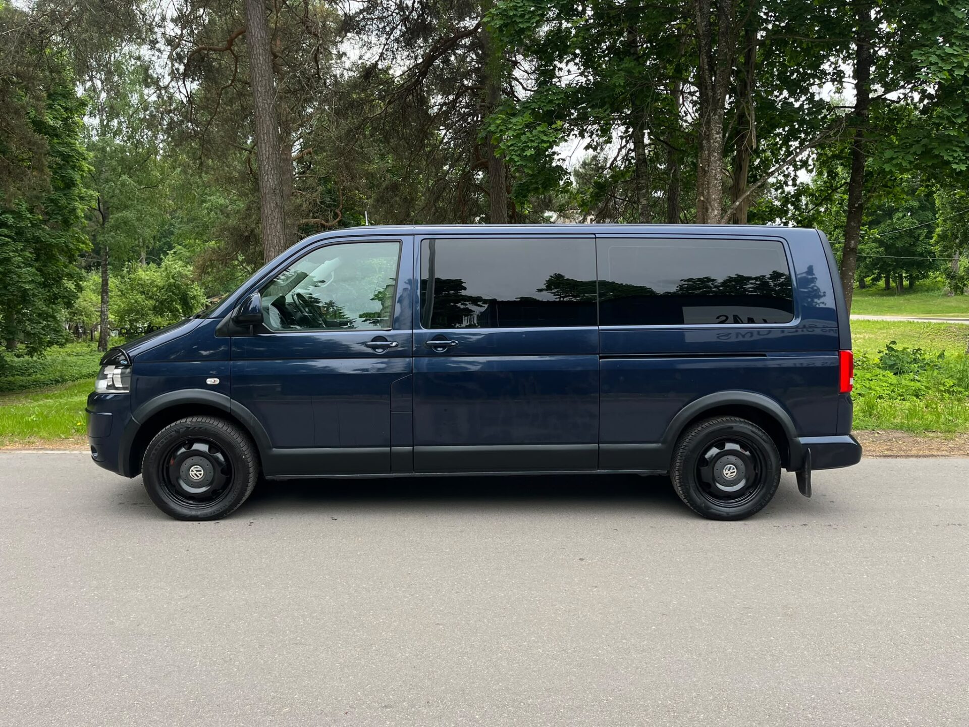 VW CARAVELLE 9-VIETAS