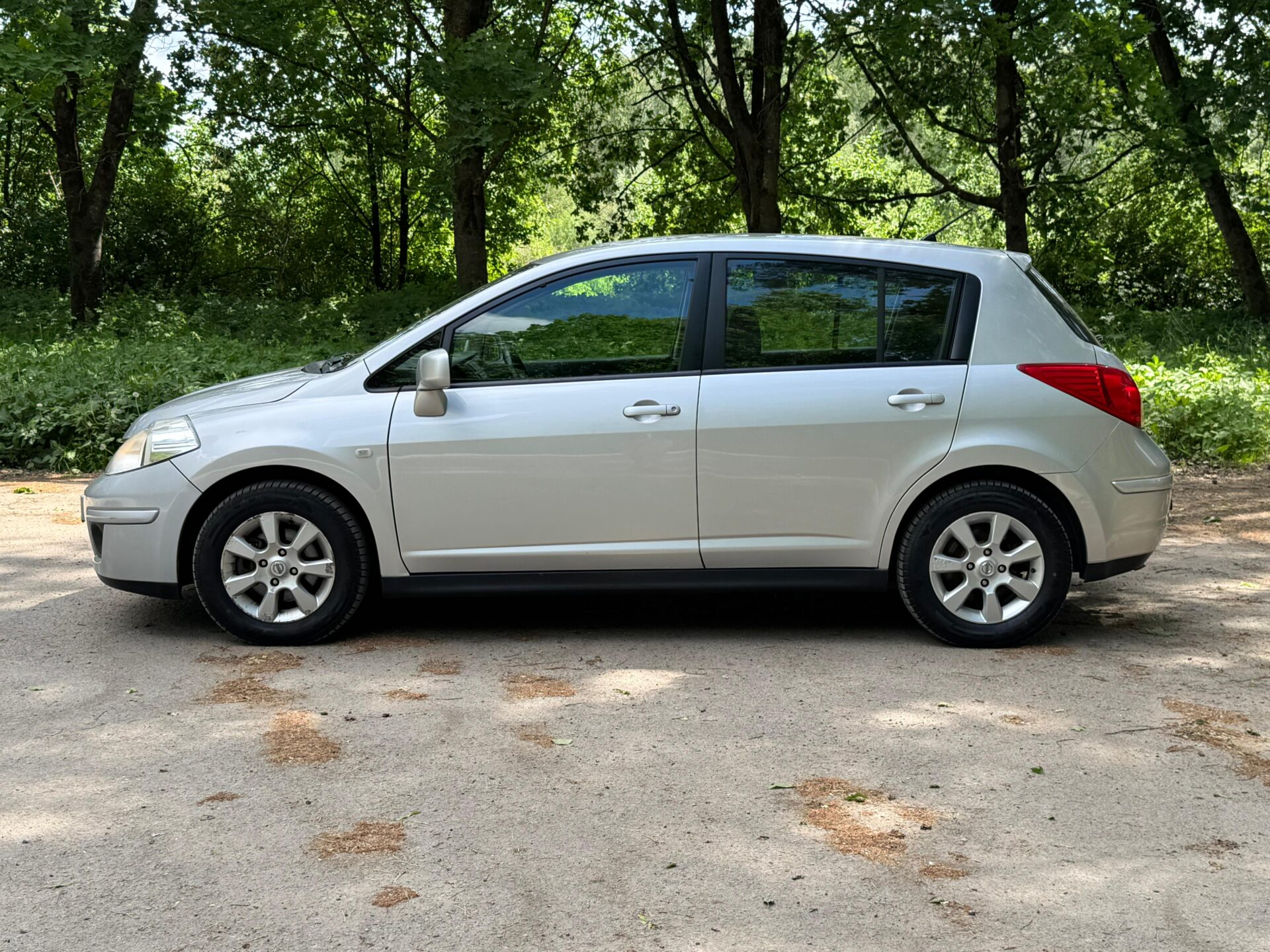 NISSAN TIIDA