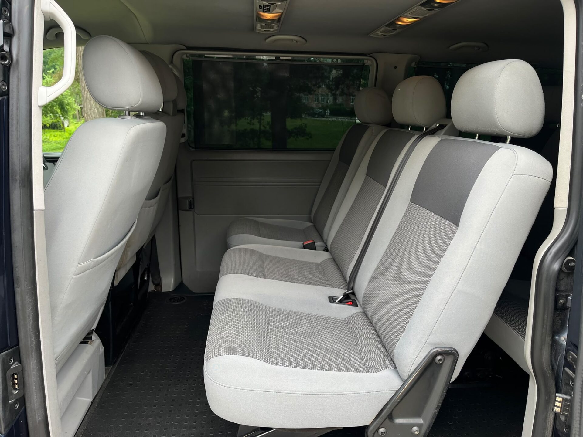 VW CARAVELLE 9-VIETAS