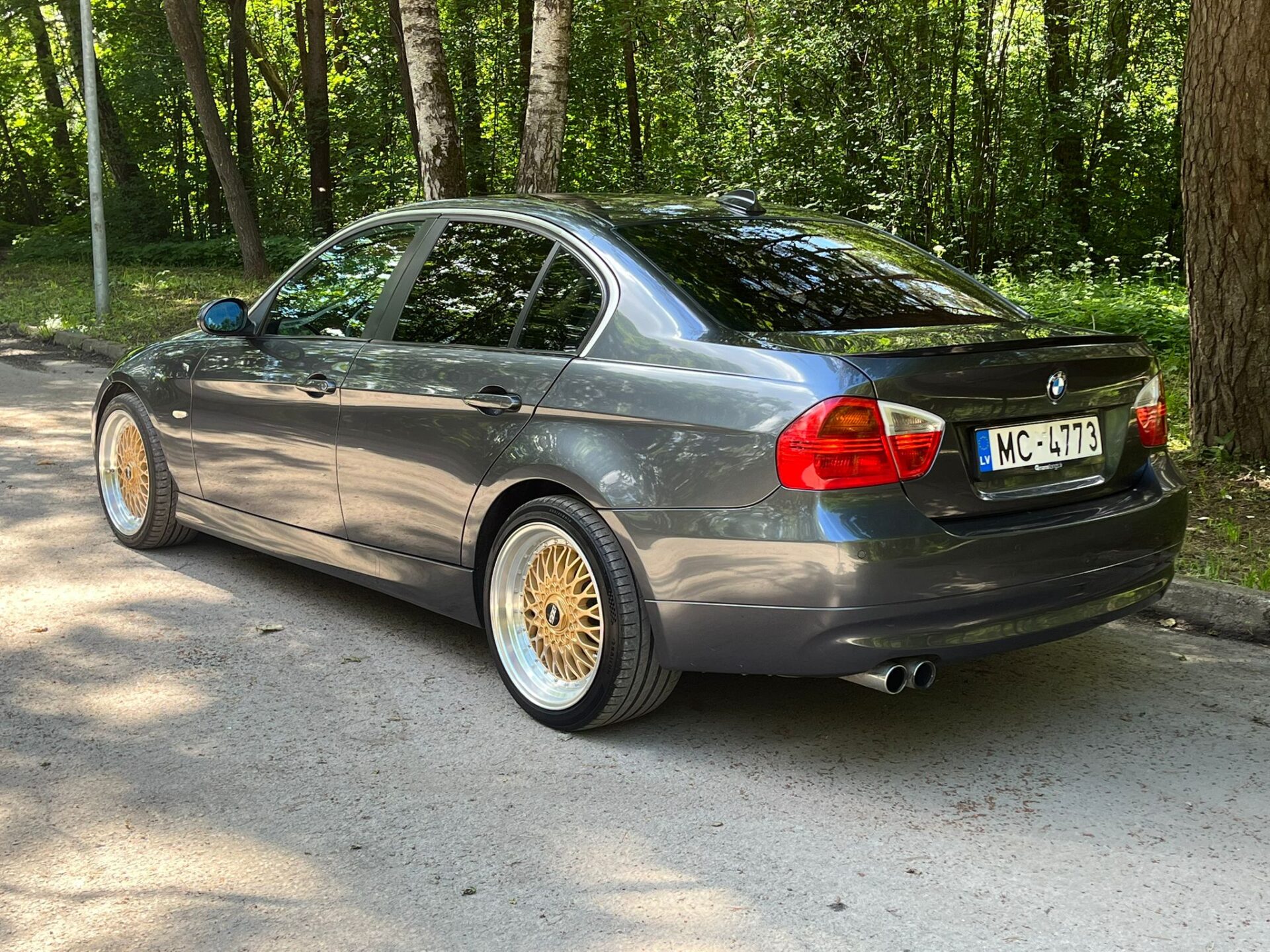 BMW 330 E90