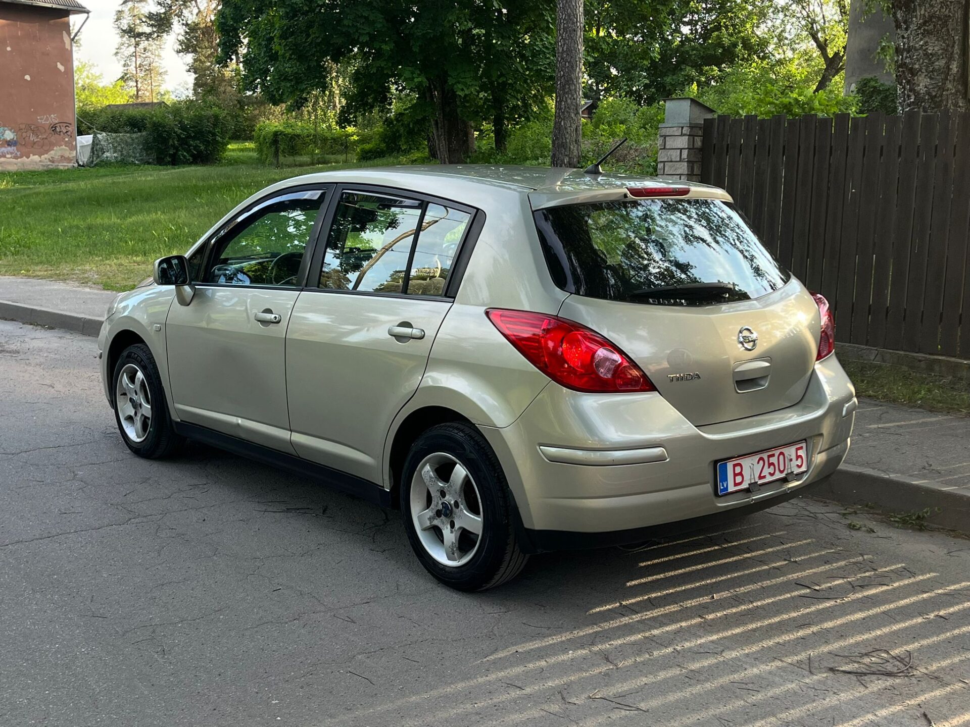 NISSAN TIIDA