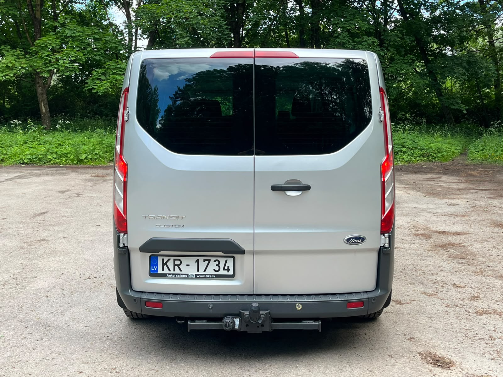 FORD TRANSIT CUSTOM 8-VIETAS