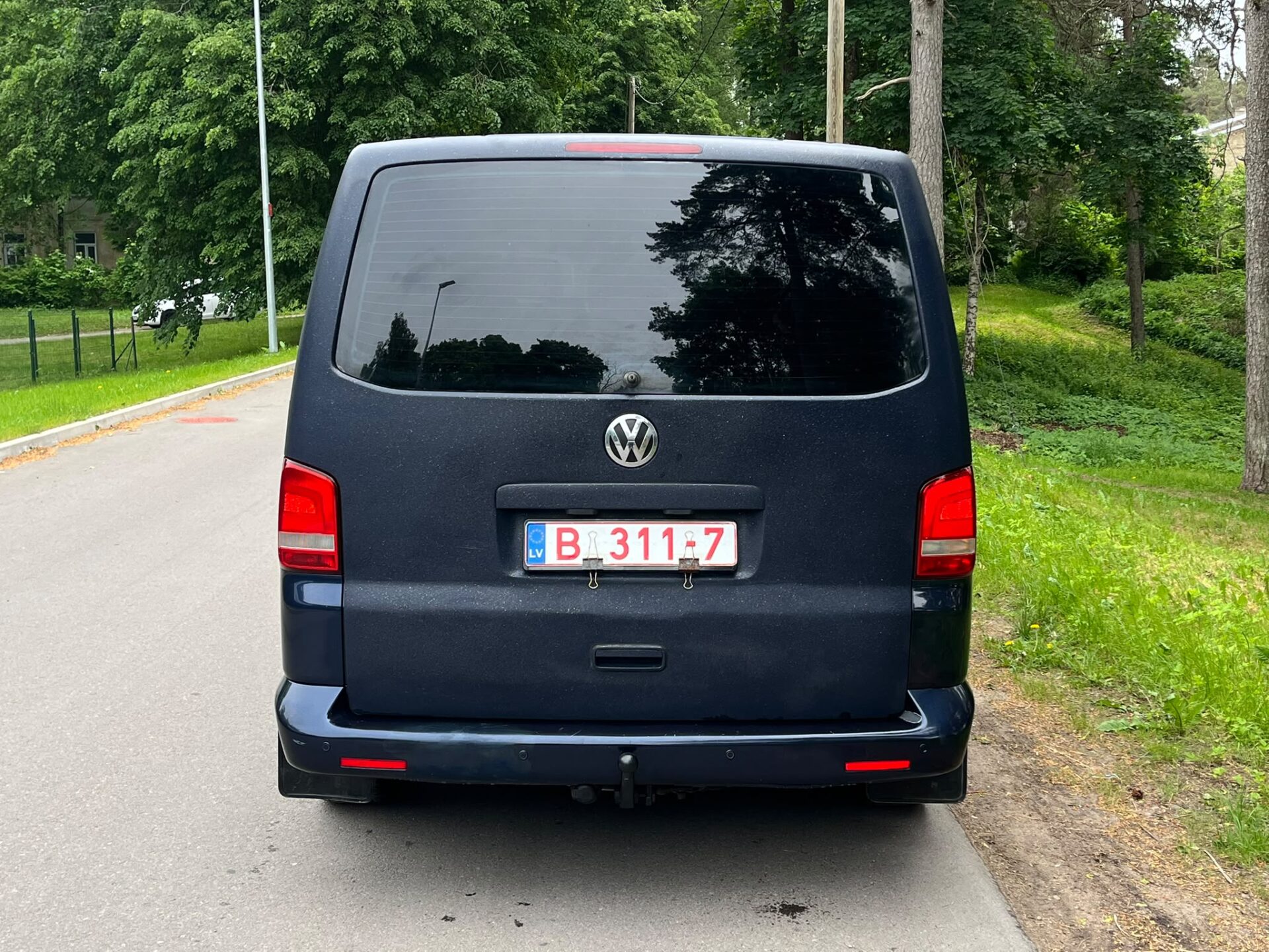 VW CARAVELLE 9-VIETAS