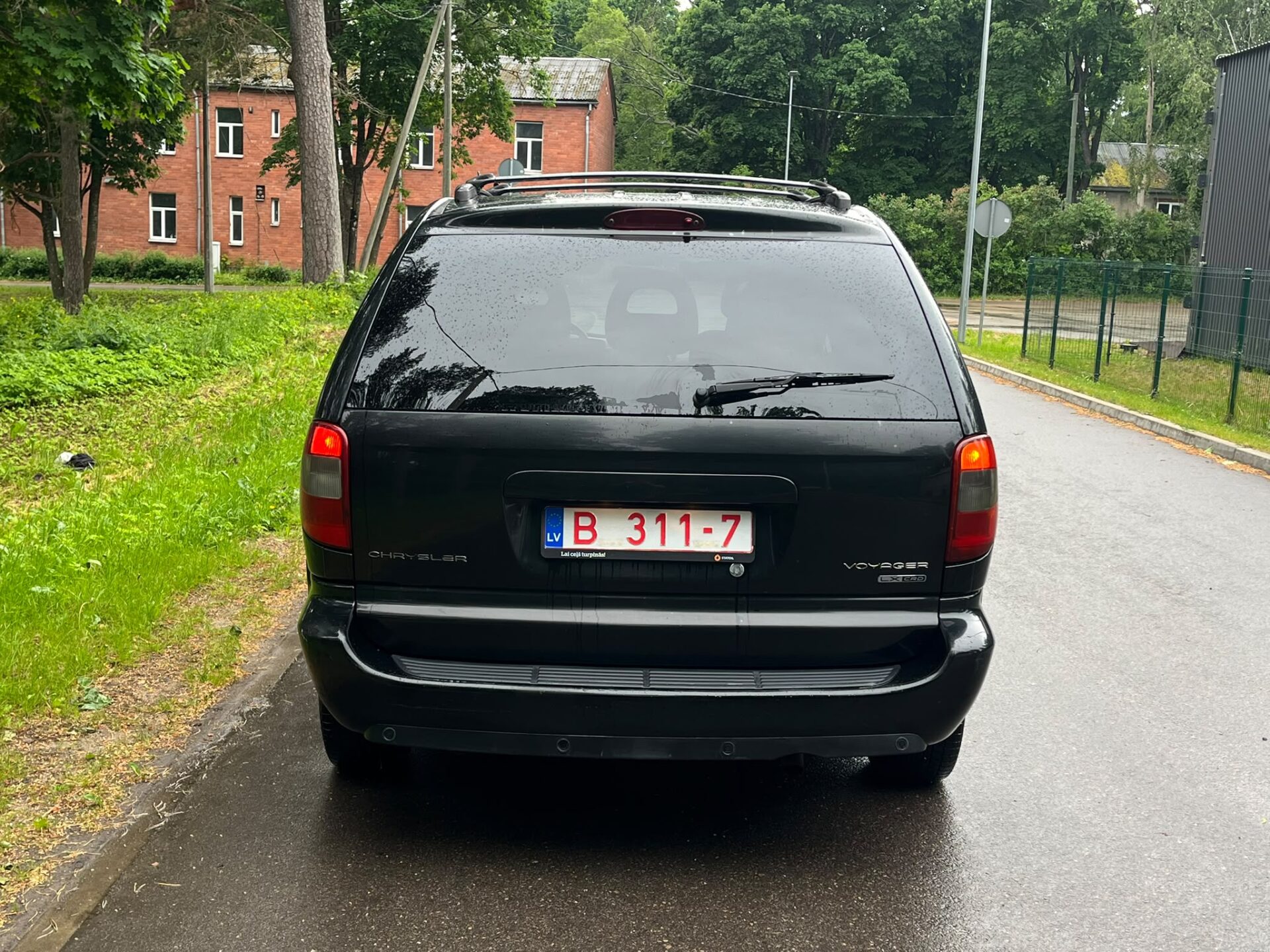 CHRYSLER VOYAGER 7-VIETAS LIMITED EDITION