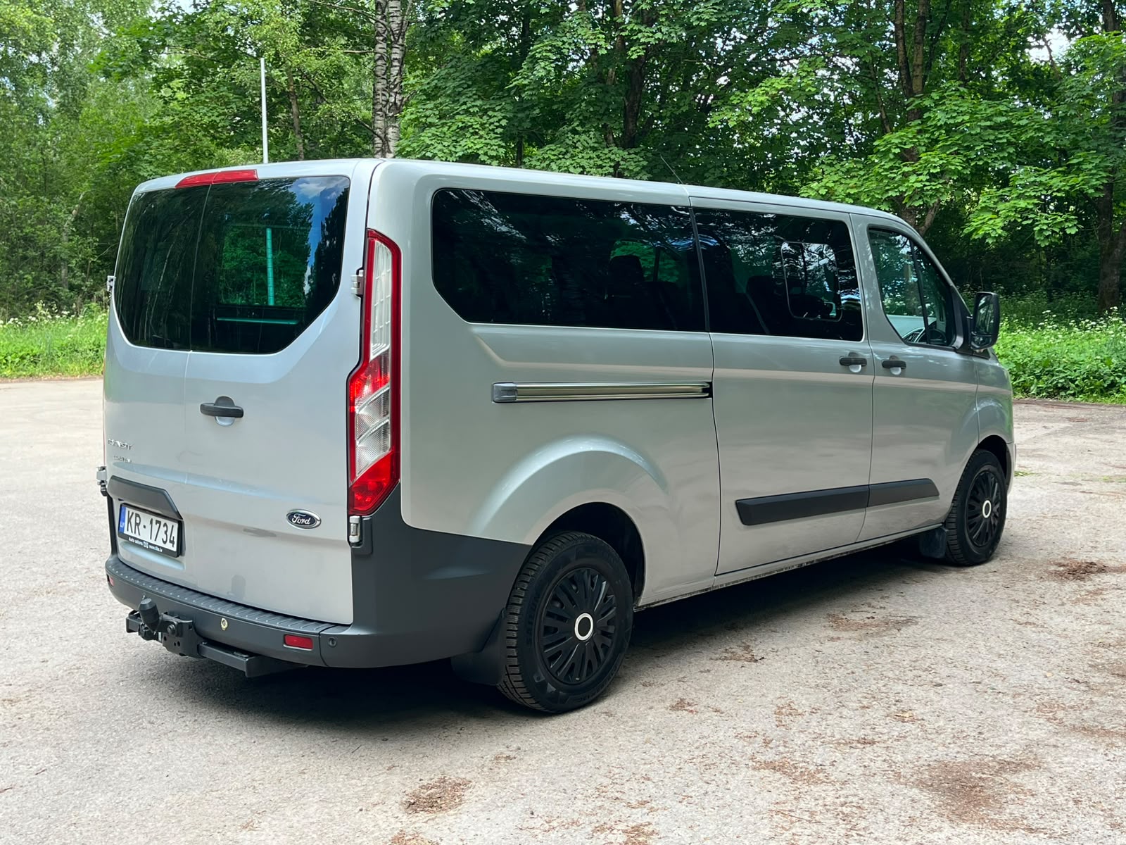 FORD TRANSIT CUSTOM 8-VIETAS