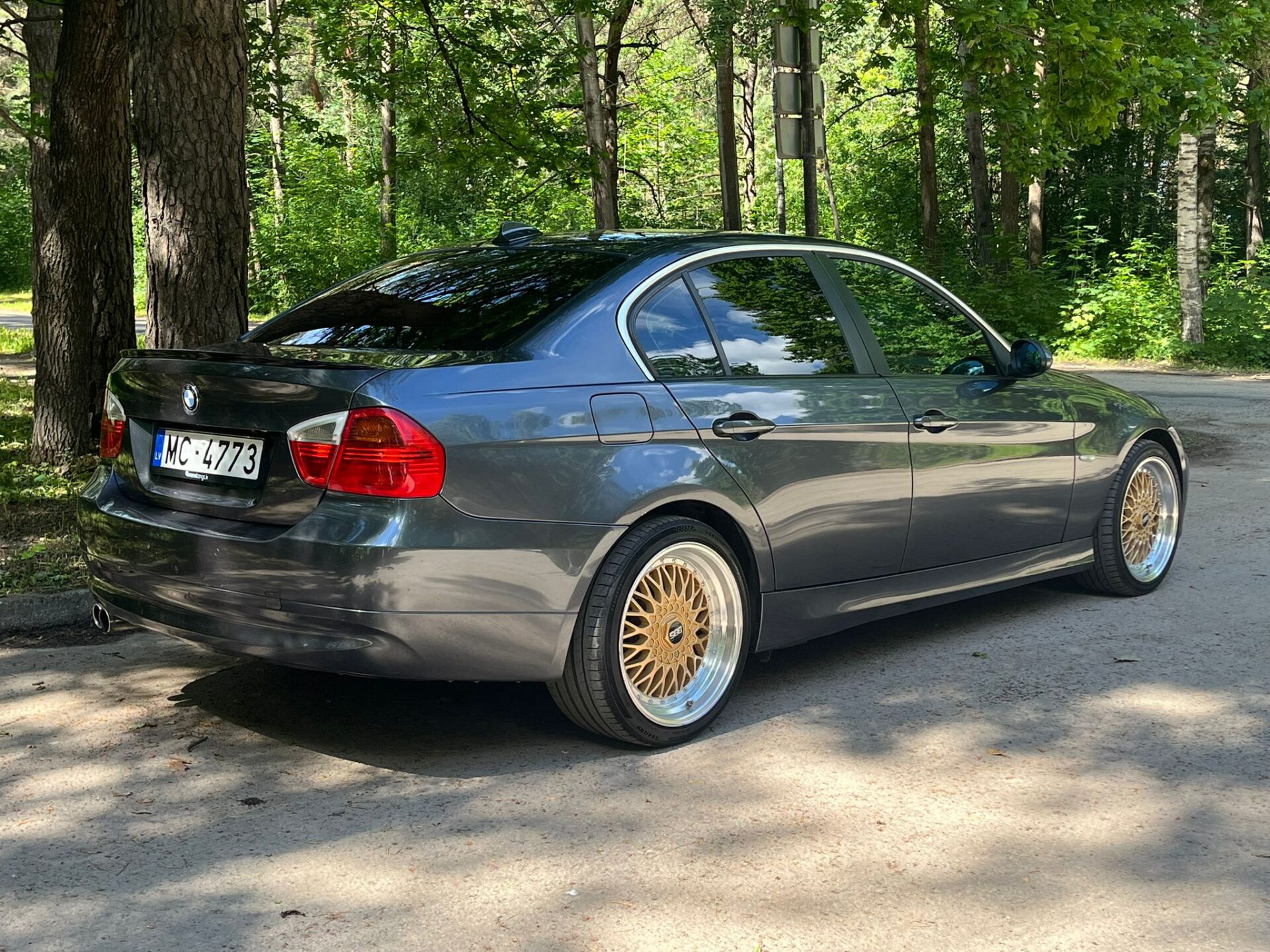 BMW 330 E90