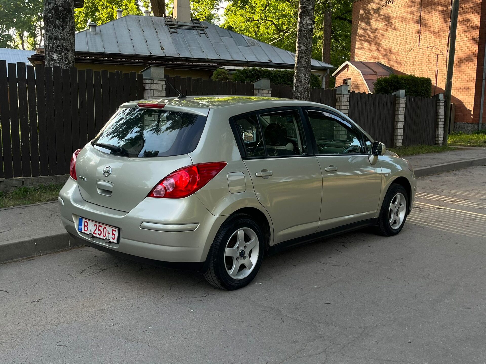 NISSAN TIIDA