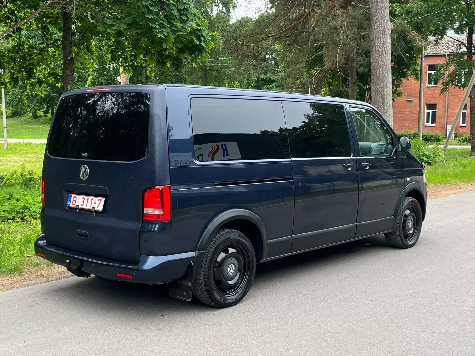 VW CARAVELLE 9-VIETAS