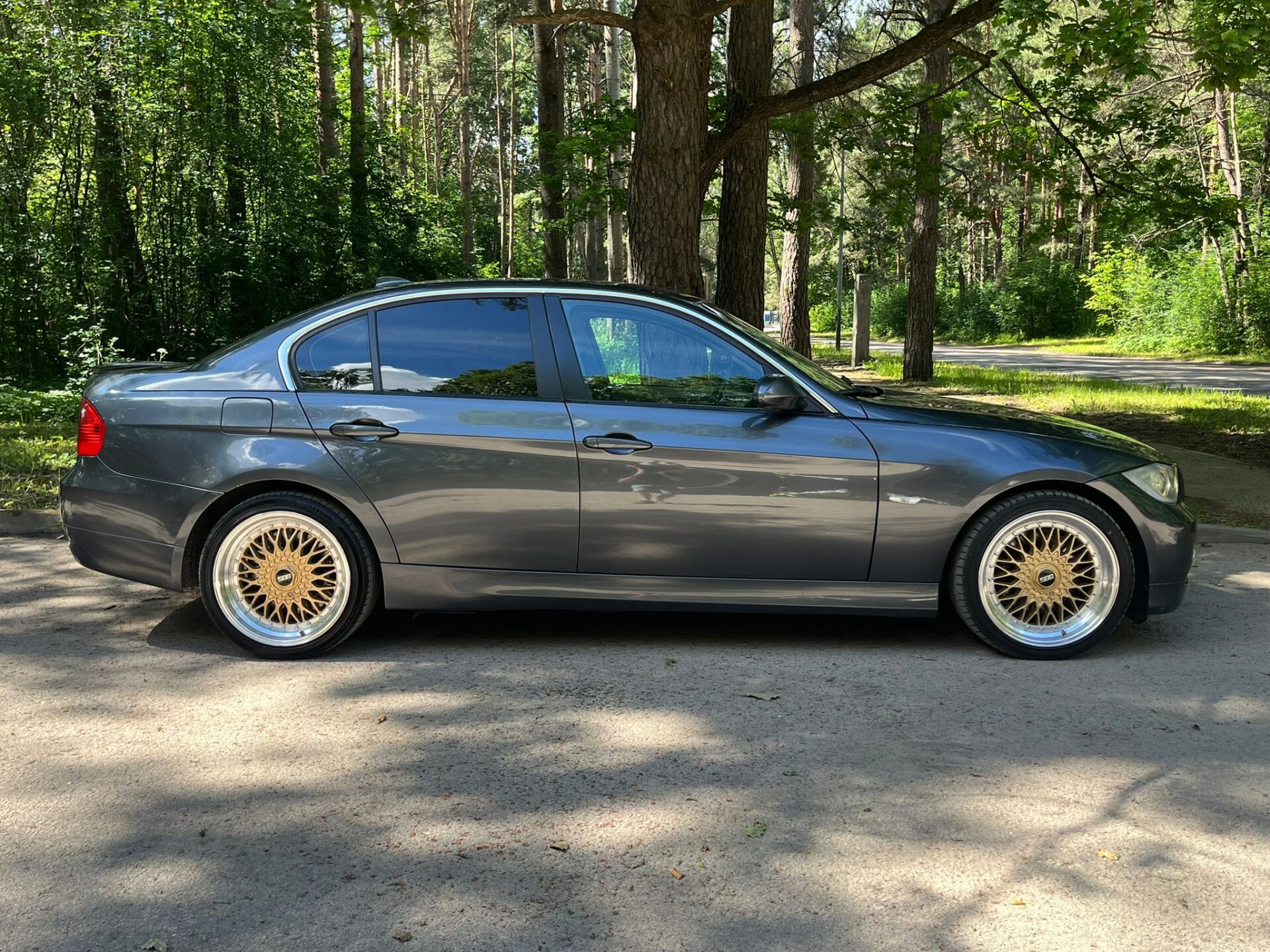 BMW 330 E90