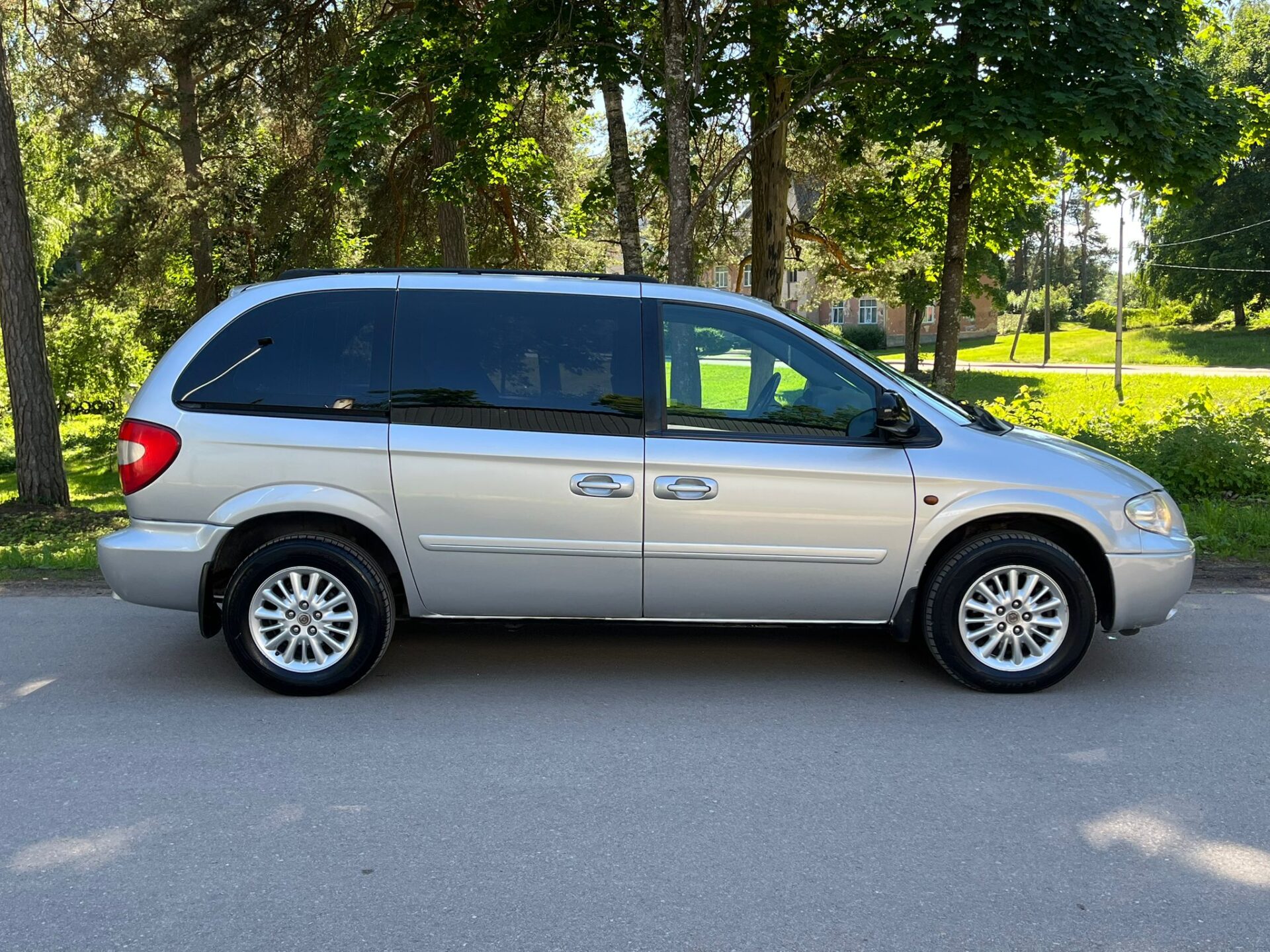 CHRYSLER VOYAGER 7-VIETAS