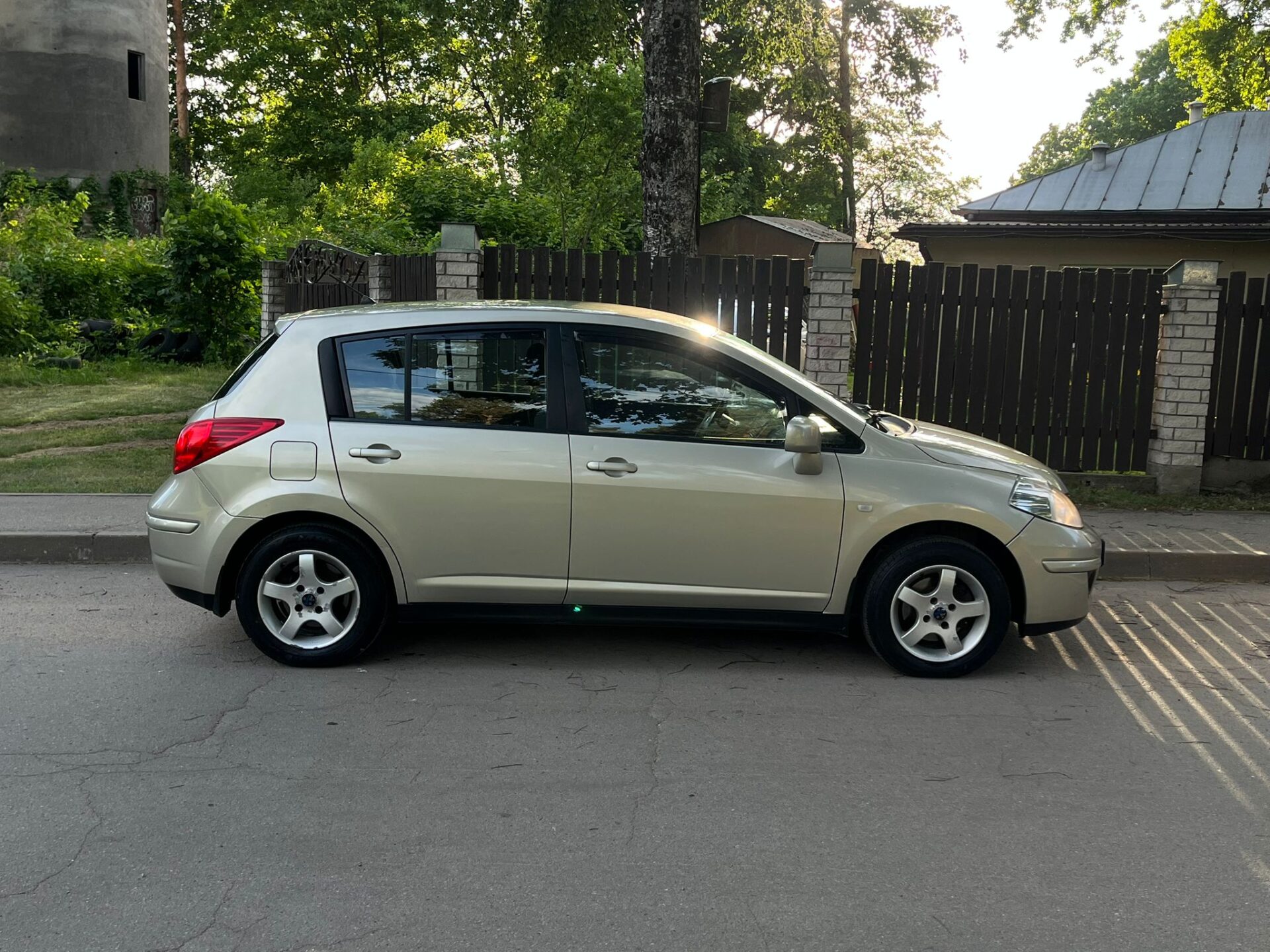 NISSAN TIIDA