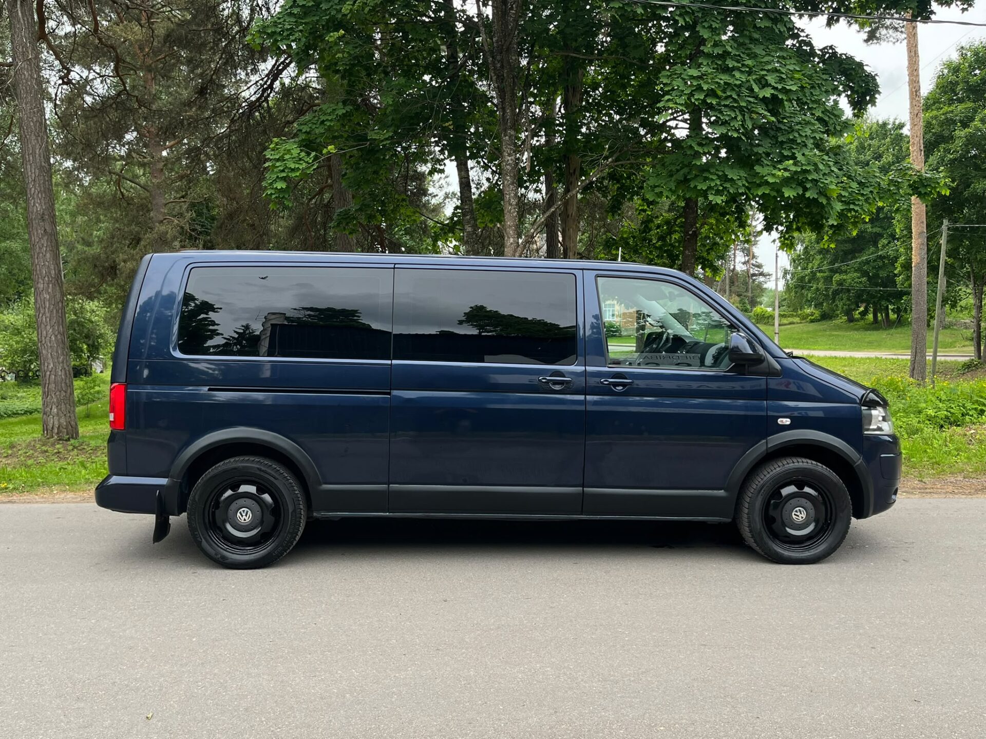 VW CARAVELLE 9-VIETAS