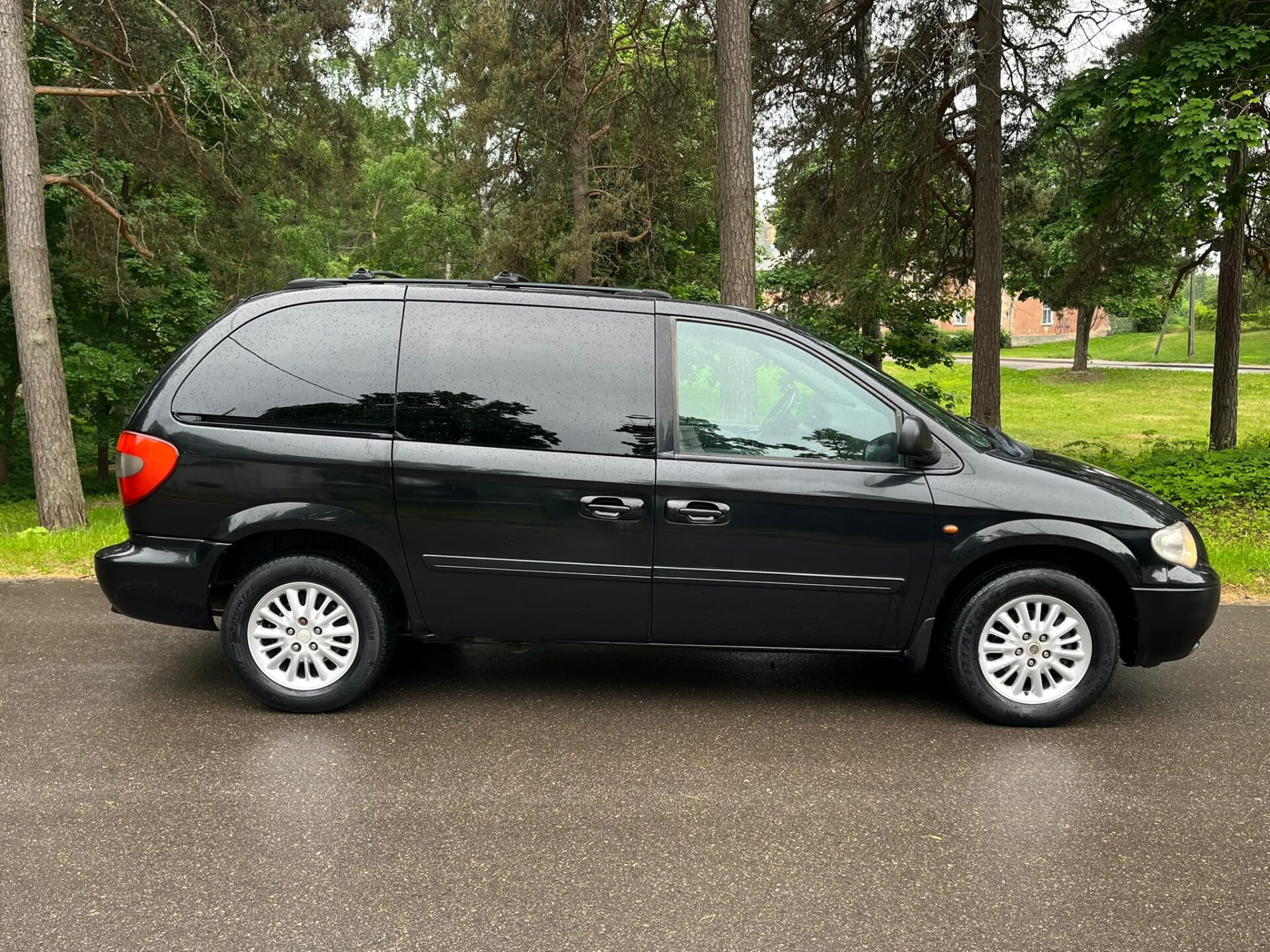 CHRYSLER VOYAGER 7-VIETAS LIMITED EDITION