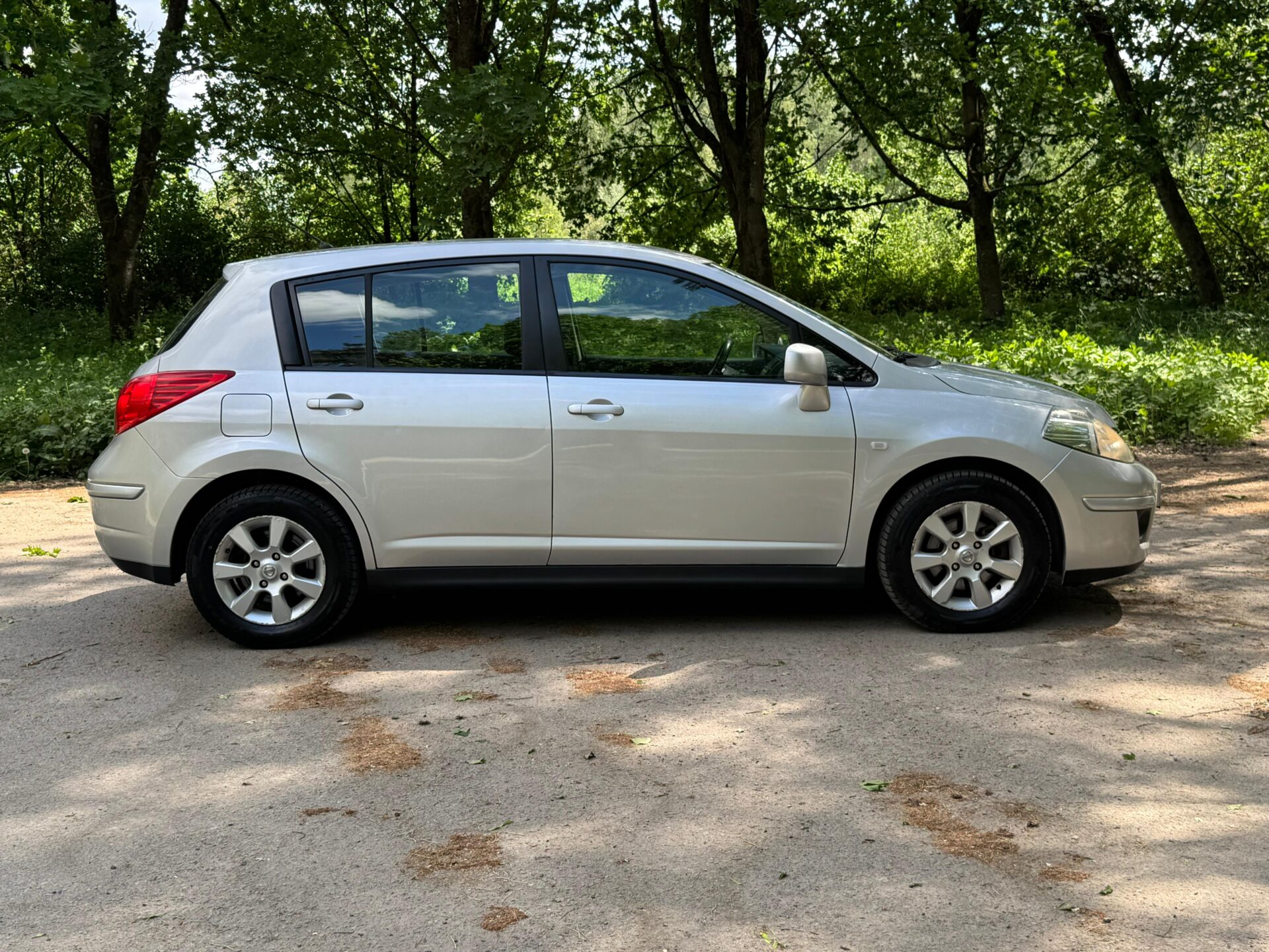 NISSAN TIIDA