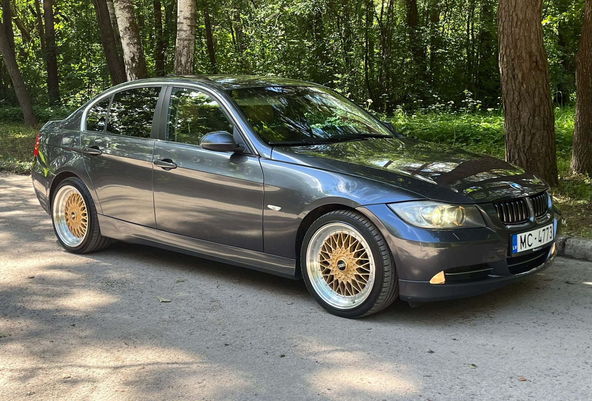 BMW 330 E90