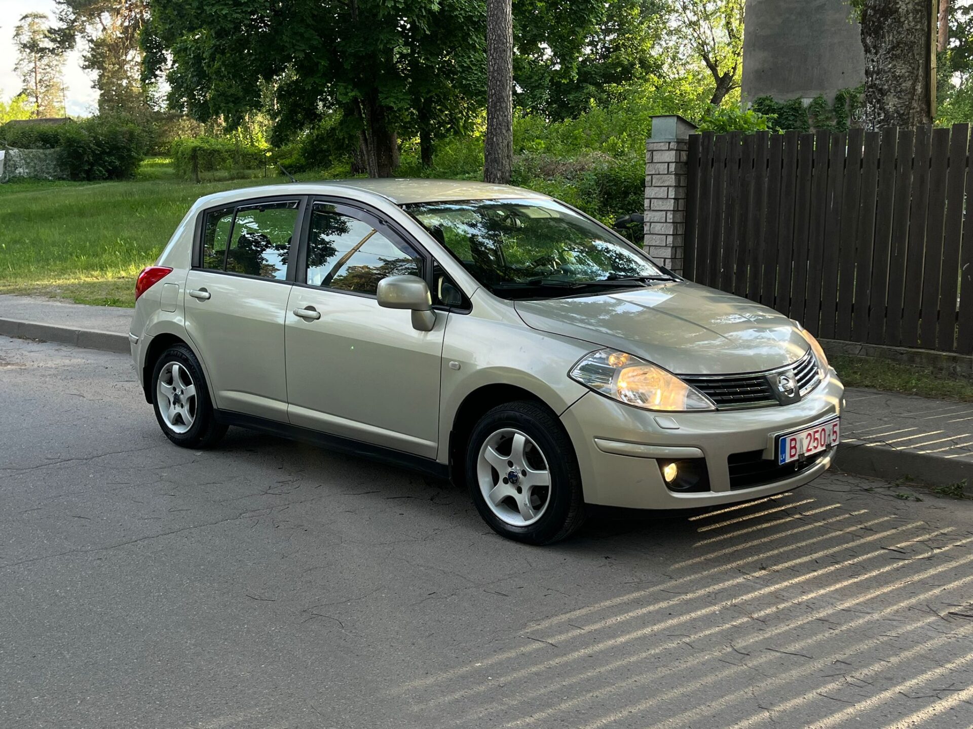 NISSAN TIIDA