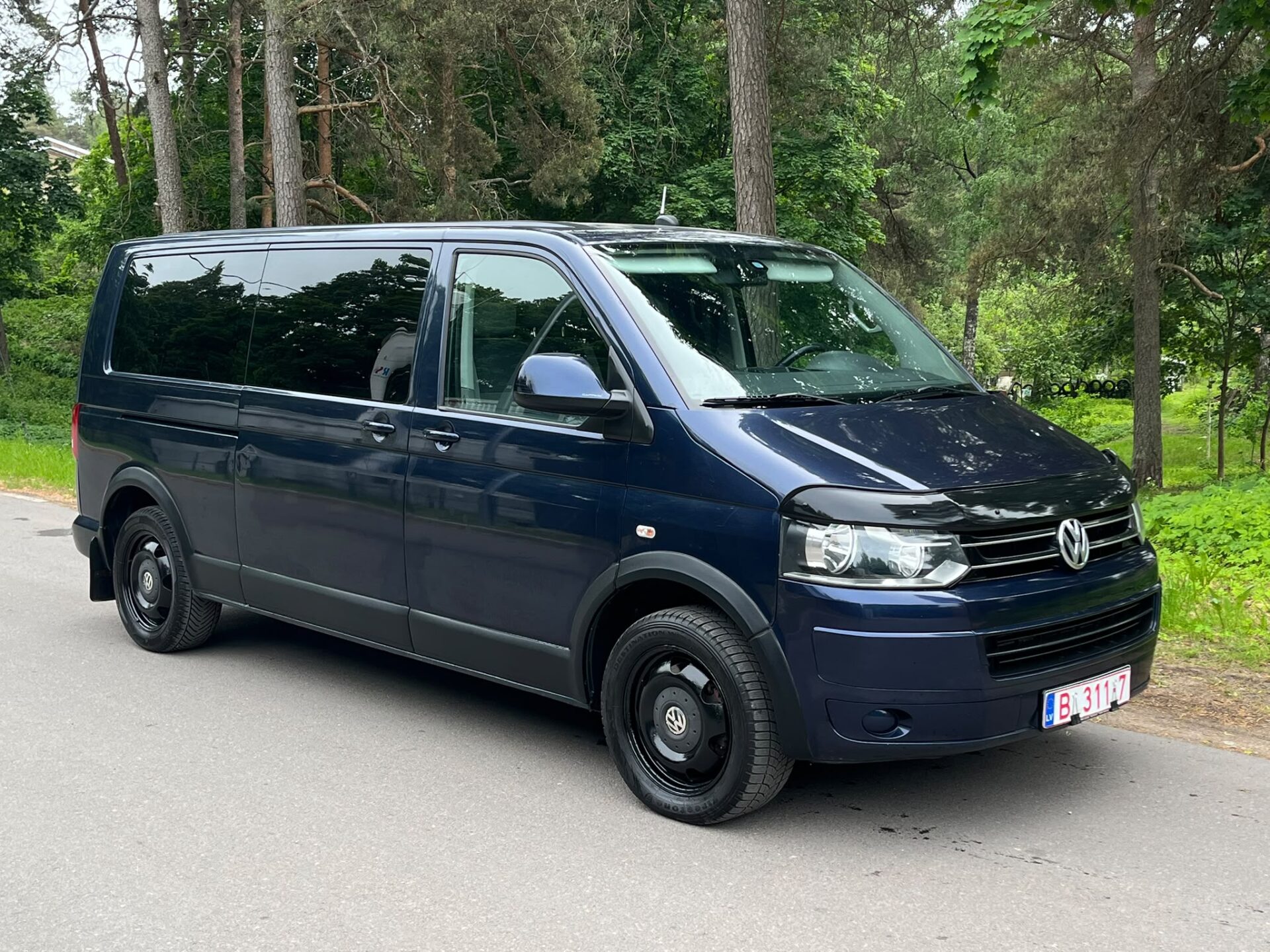 VW CARAVELLE 9-VIETAS