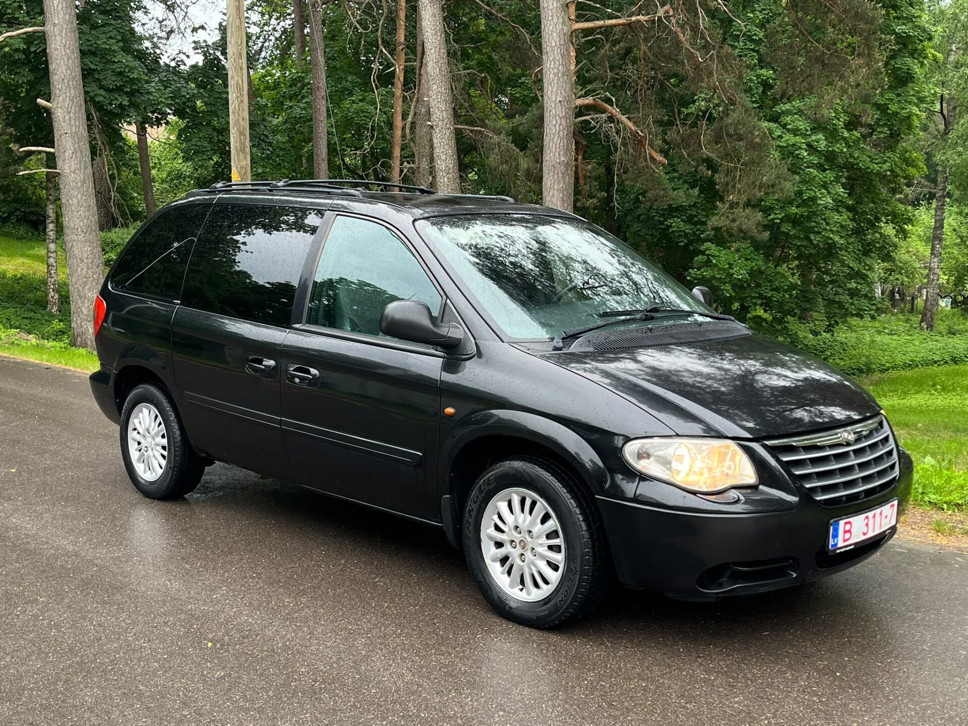 CHRYSLER VOYAGER 7-VIETAS LIMITED EDITION