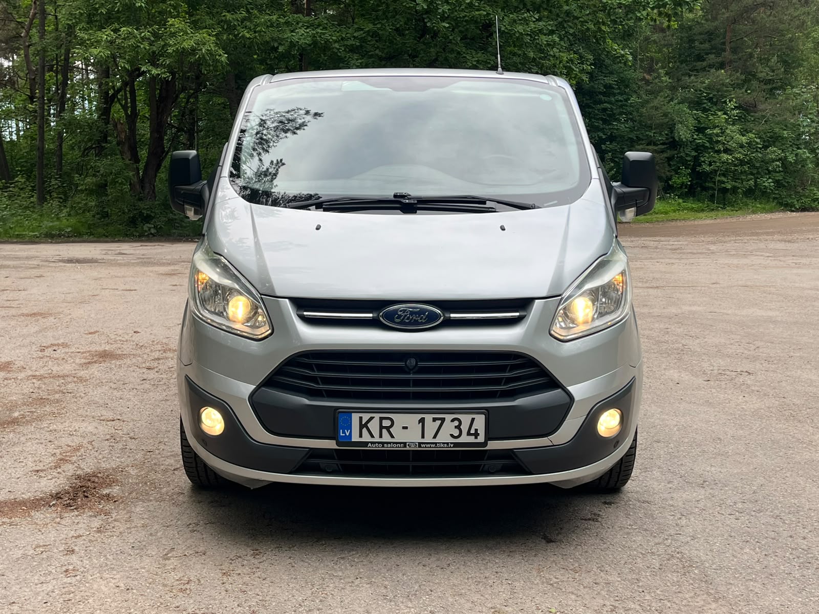 FORD TRANSIT CUSTOM 8-VIETAS