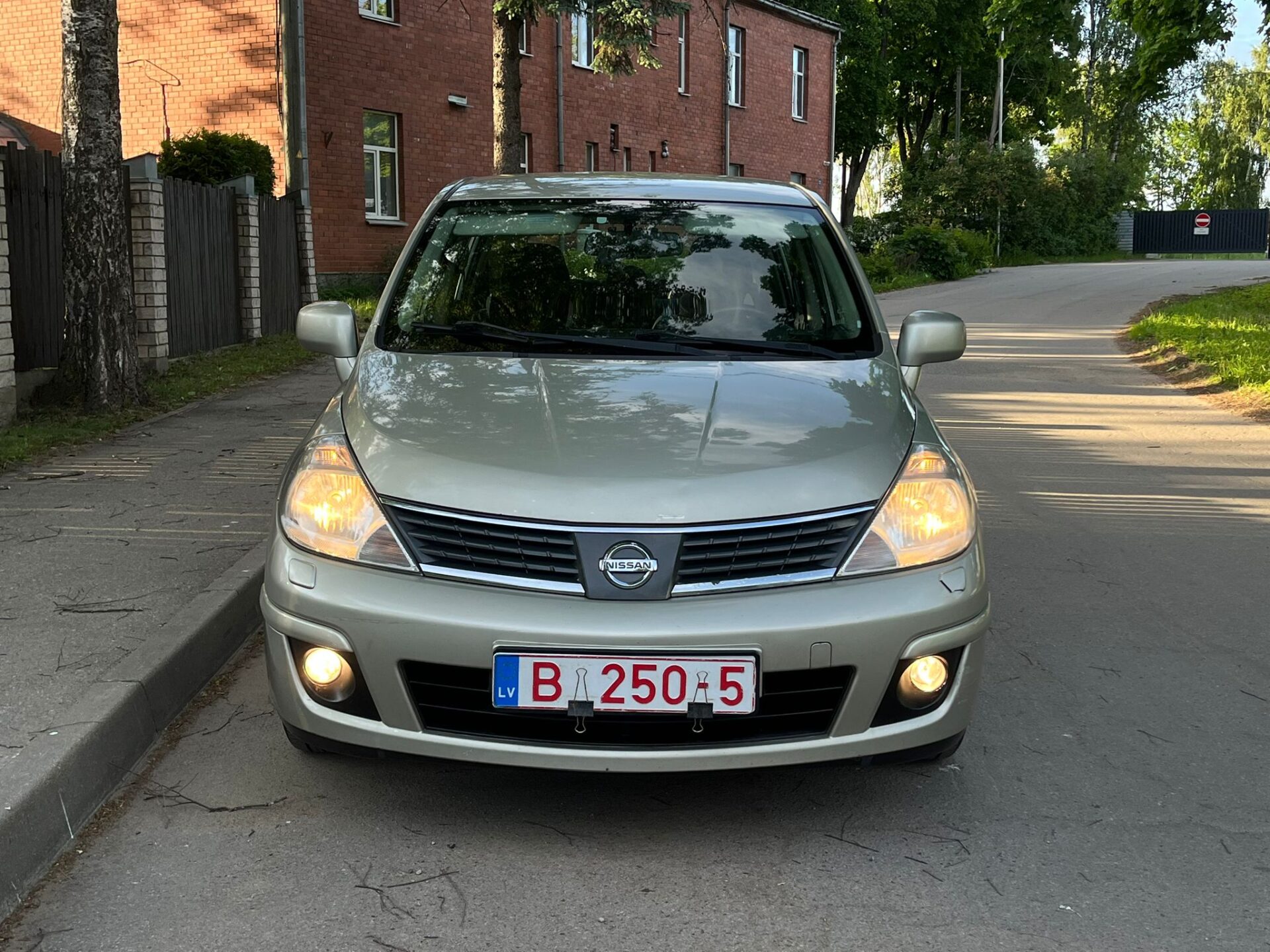 NISSAN TIIDA