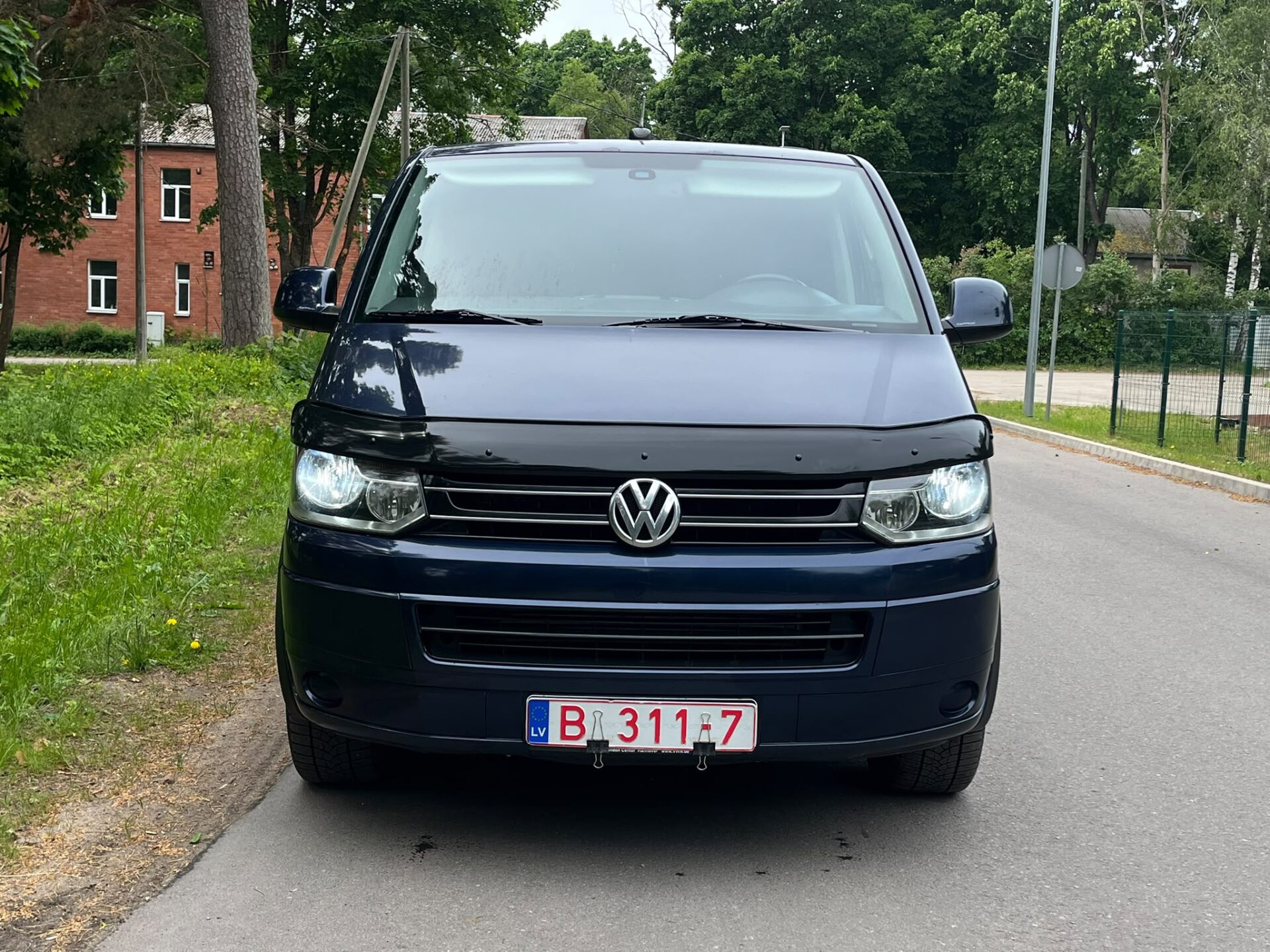 VW CARAVELLE 9-VIETAS