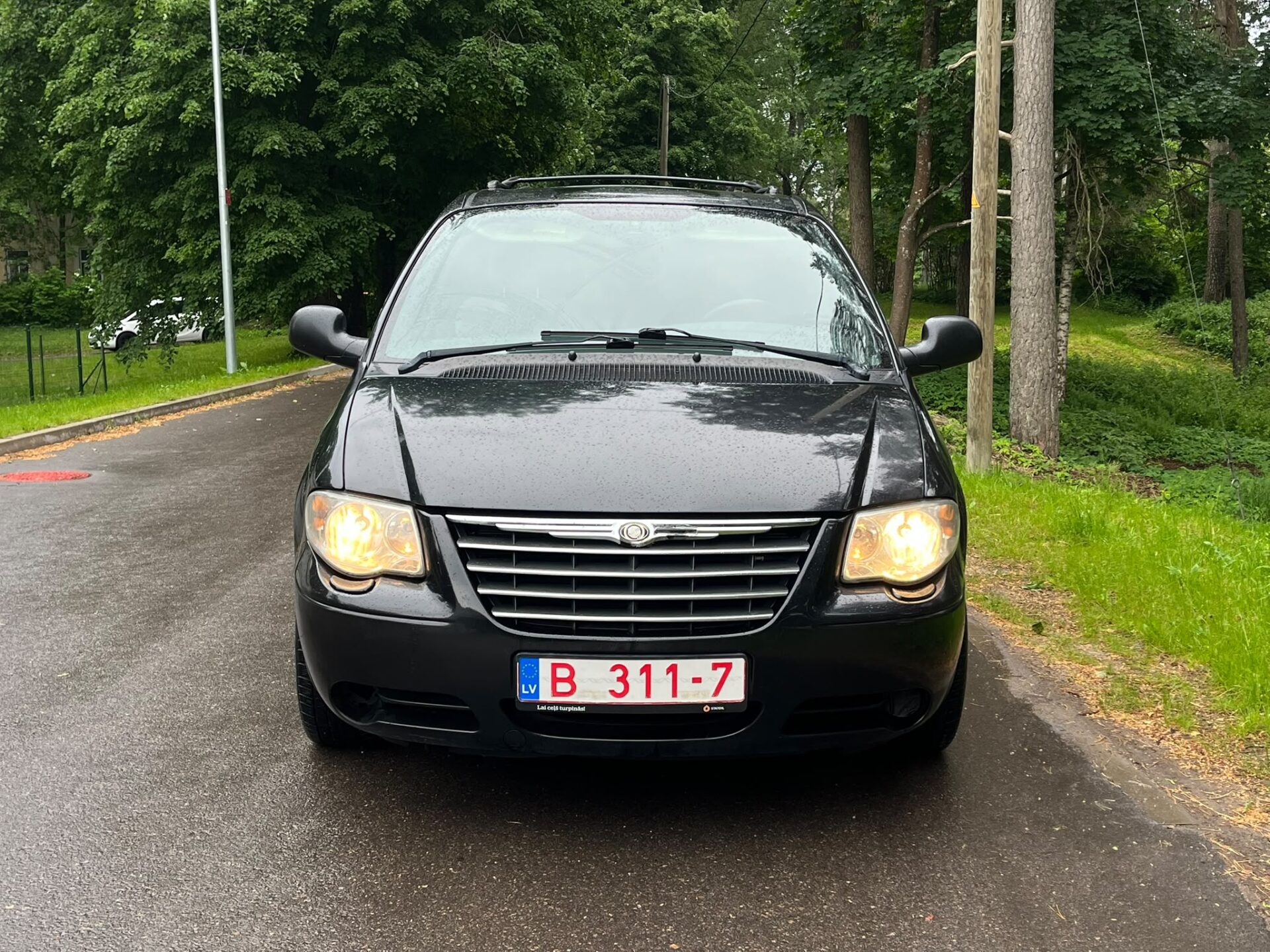 CHRYSLER VOYAGER 7-VIETAS LIMITED EDITION