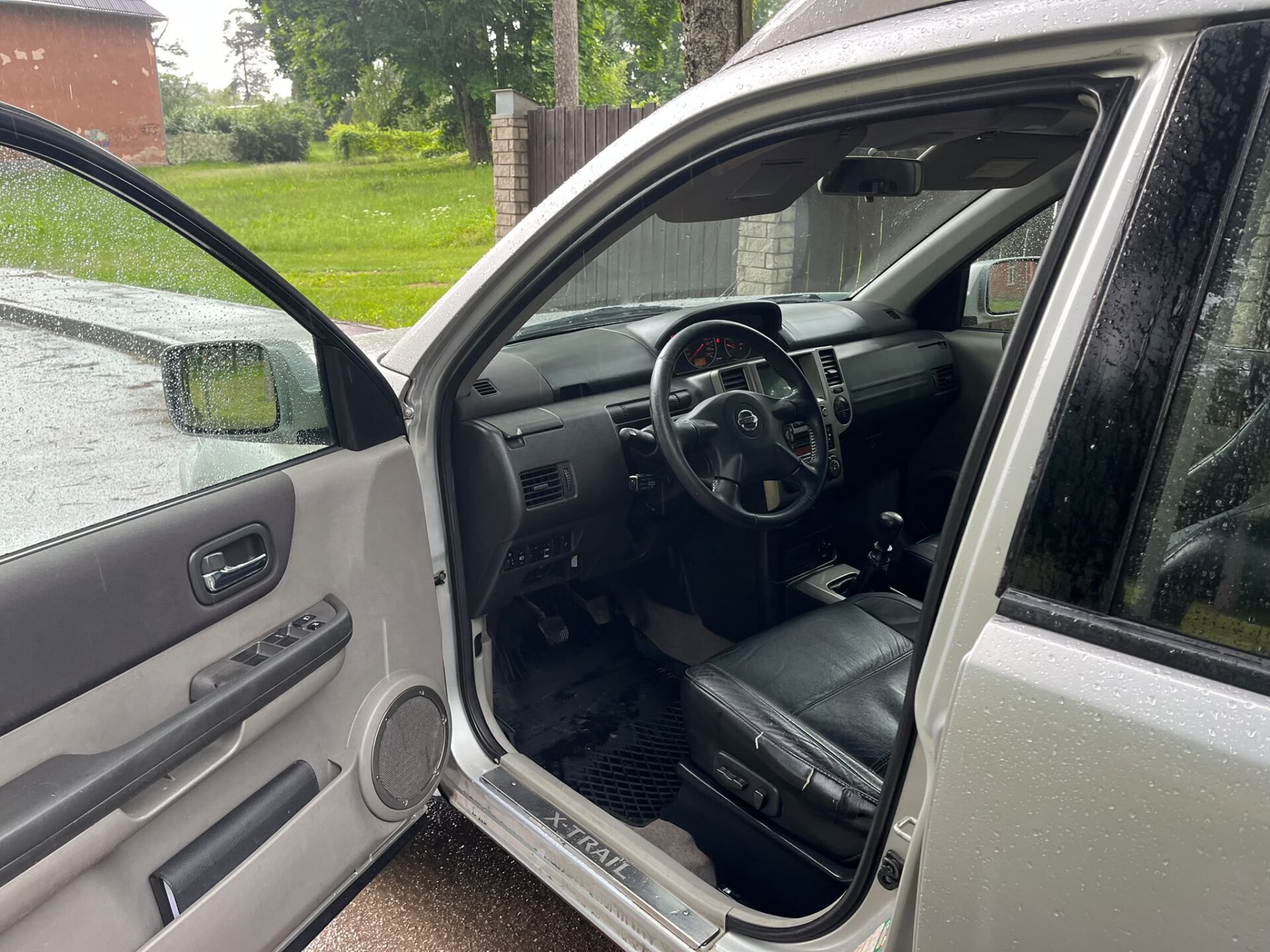 NISSAN X-TRAIL