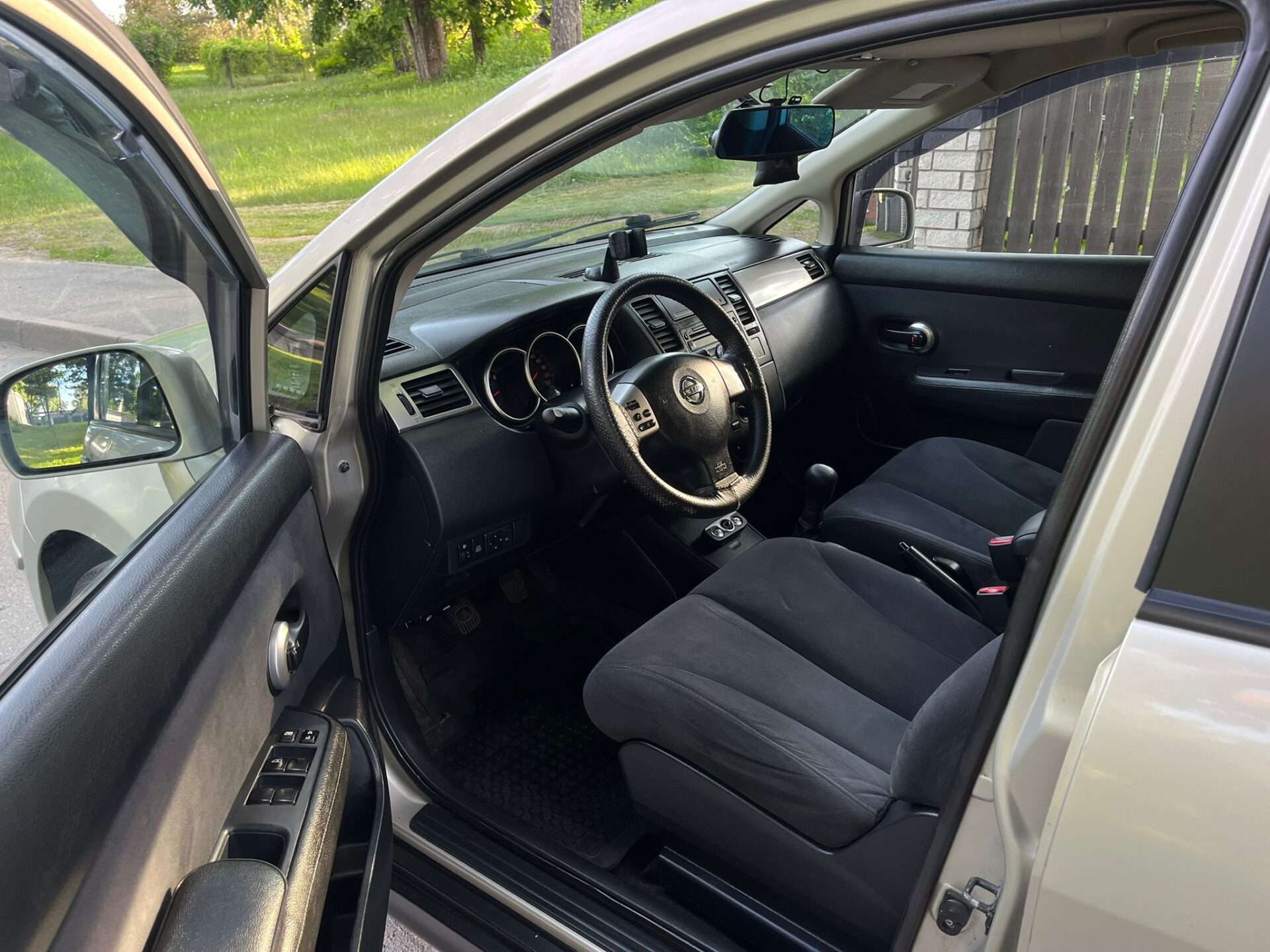 NISSAN TIIDA