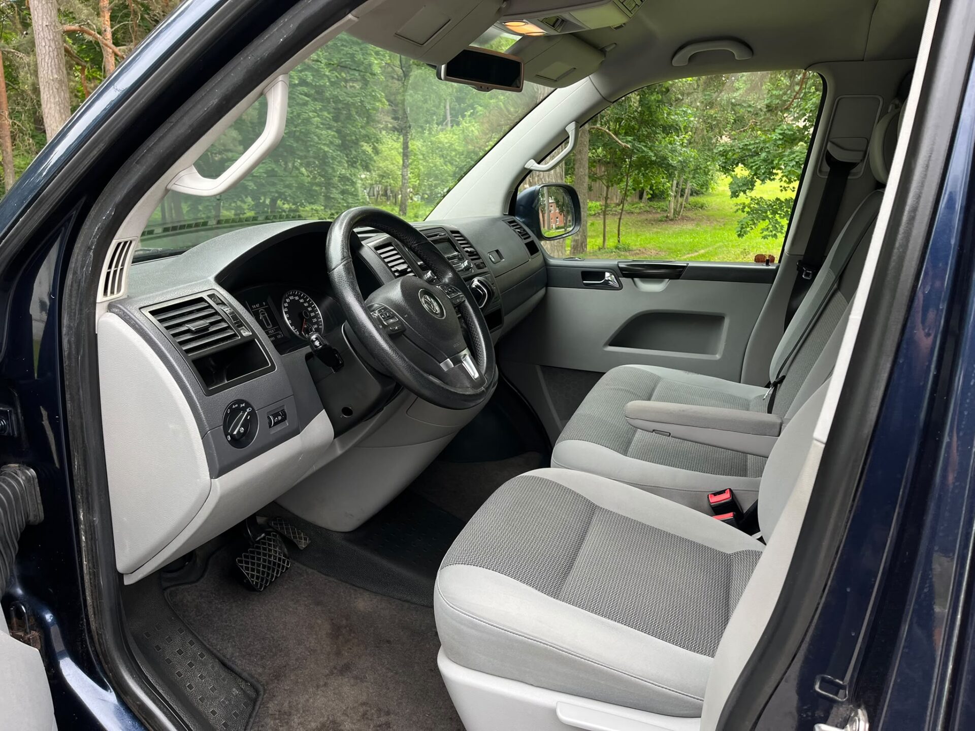 VW CARAVELLE 9-VIETAS